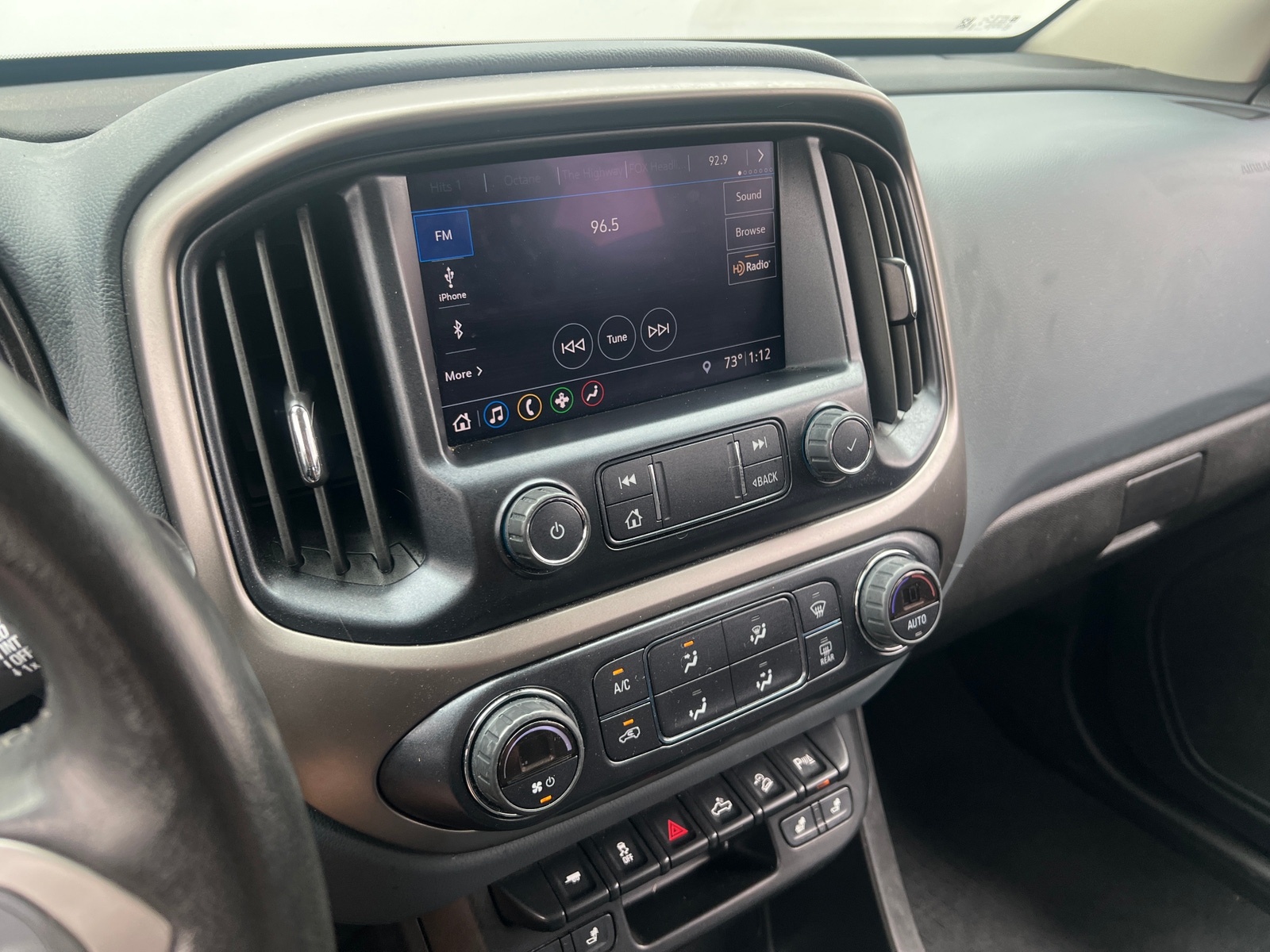 Thumbnail: 2022 Chevrolet Colorado - 3