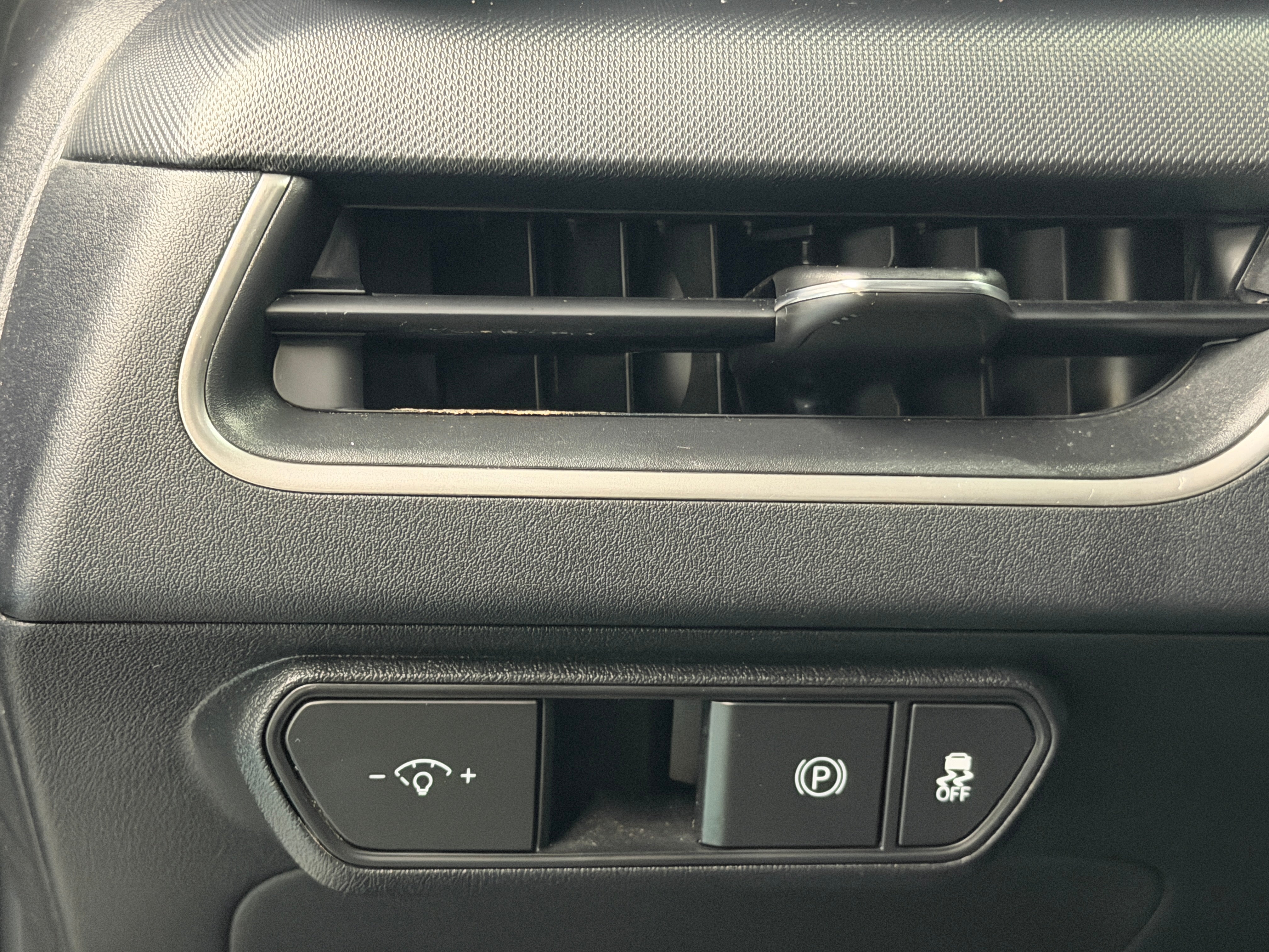 2025 Kia K4 LXS - Photo 12