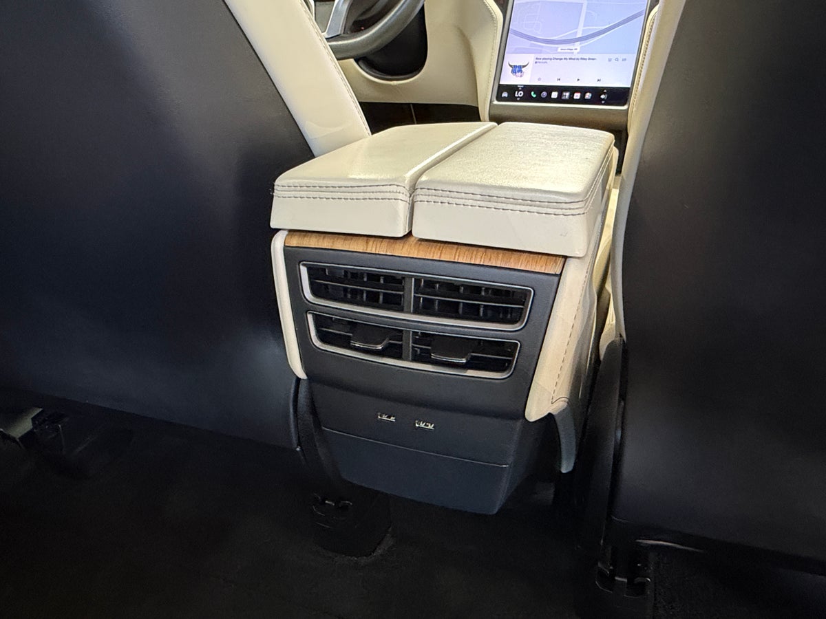 2019 Tesla Model X Long Range in Pearl White Multi-coat — photo 2