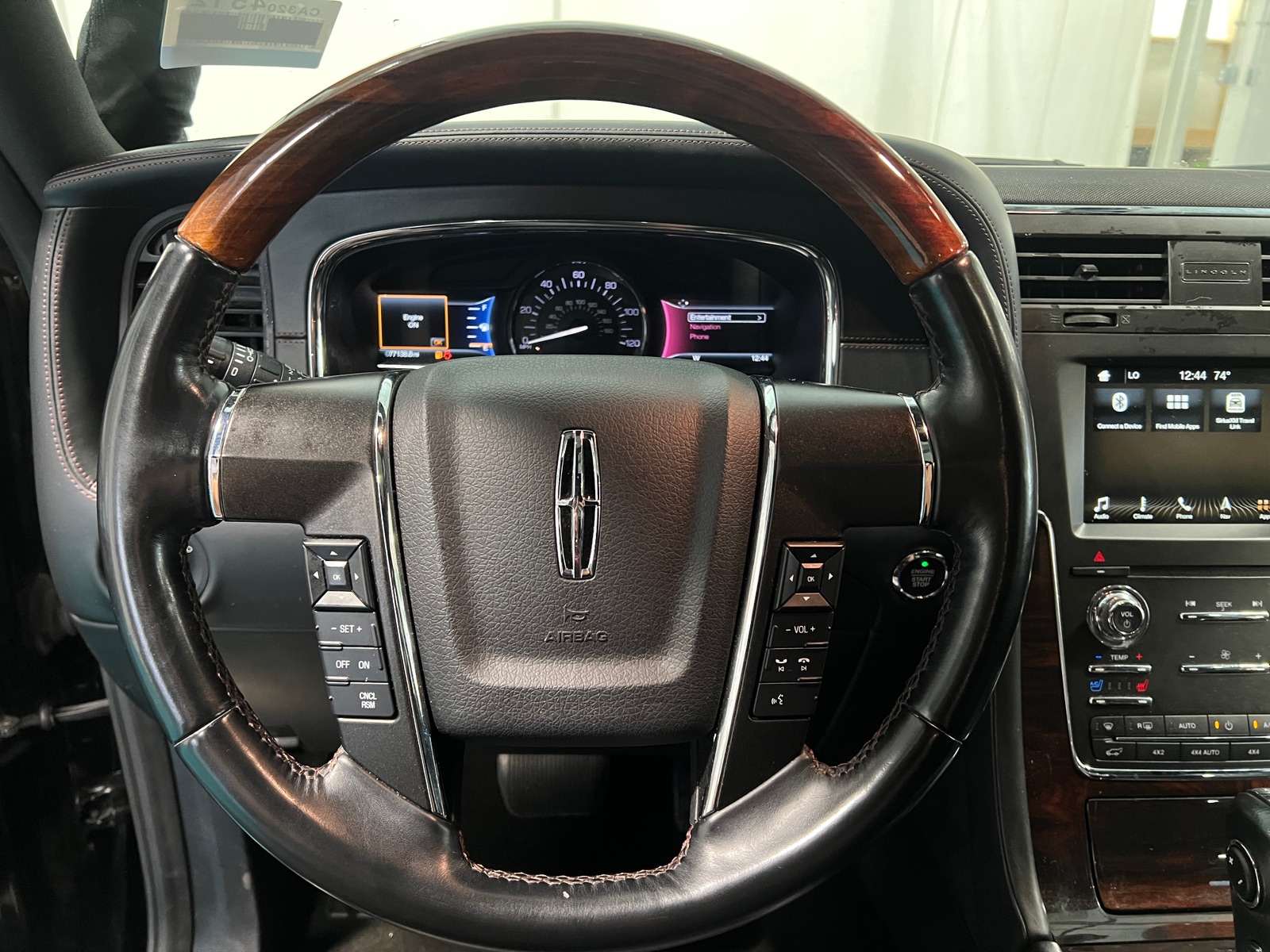 Thumbnail: 2017 Lincoln Navigator L - 4