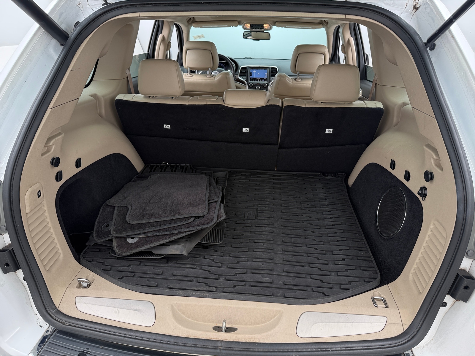 Thumbnail: 2016 Jeep Grand Cherokee - 6