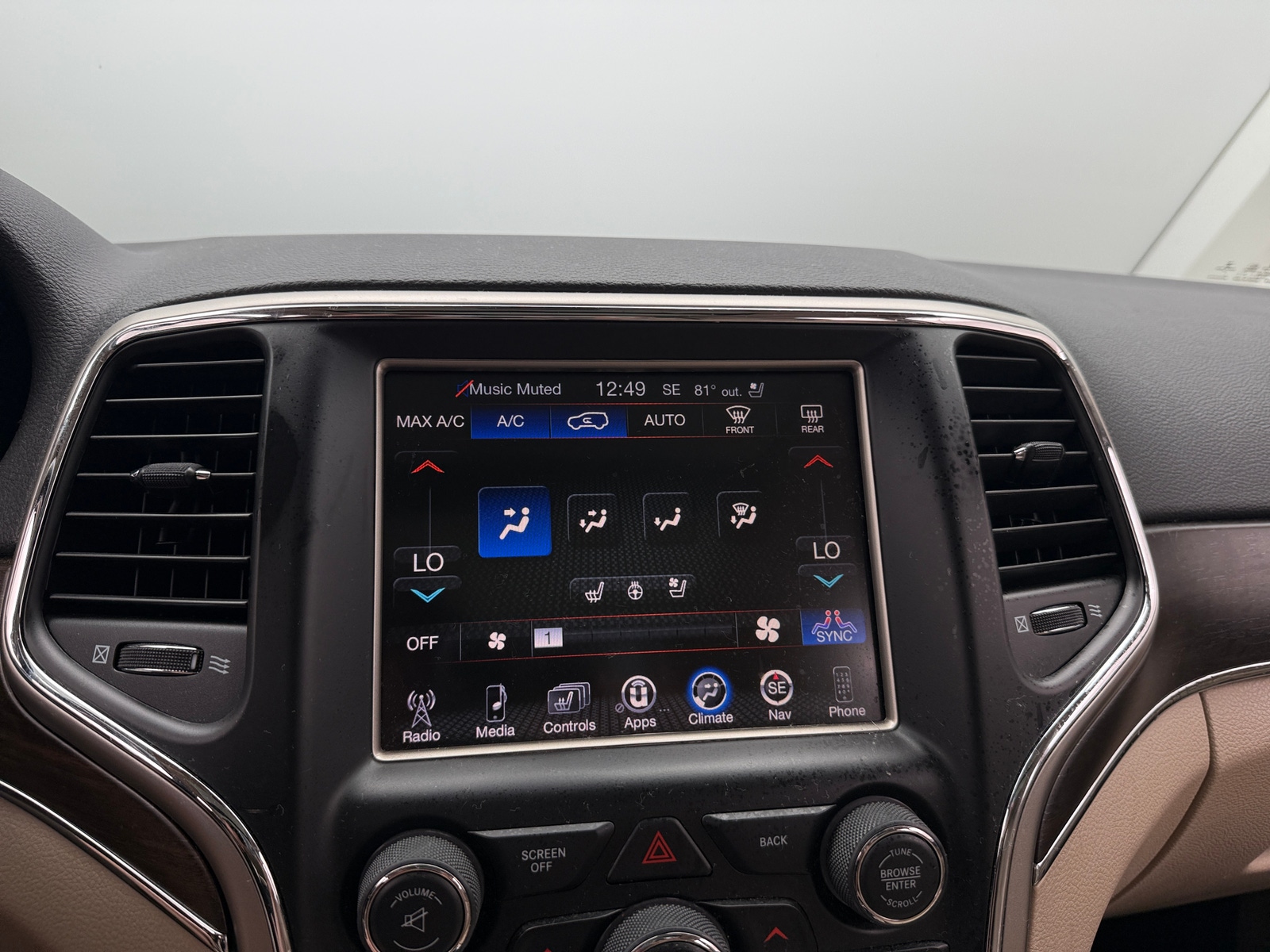 Thumbnail: 2016 Jeep Grand Cherokee - 3