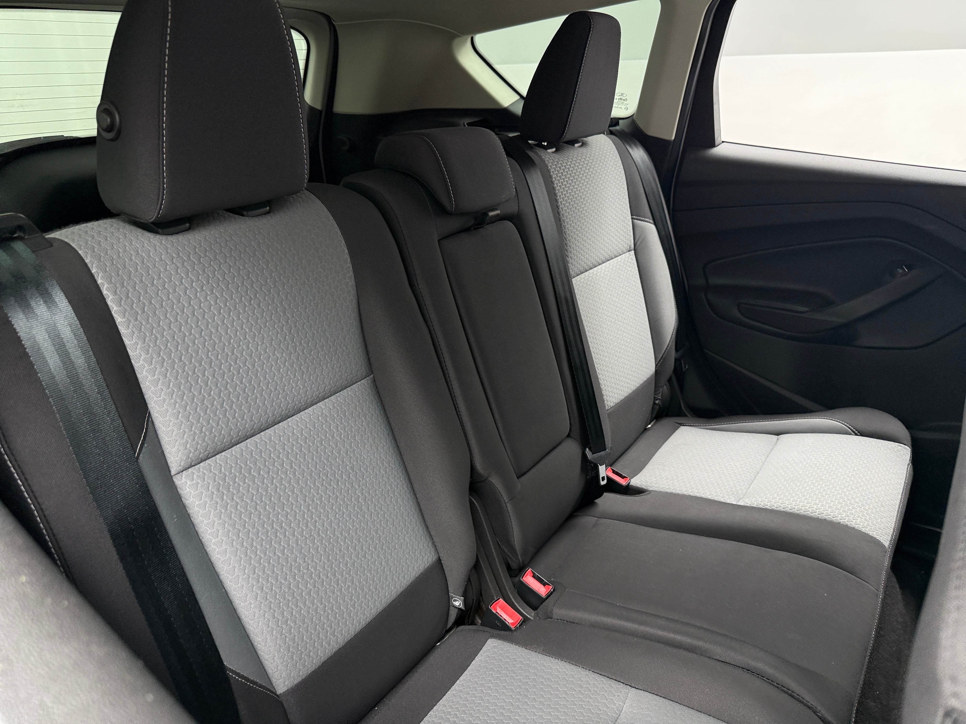 Used 2019 Ford Escape SE with VIN 1FMCU9GD4KUA37252 for sale in Pewaukee, WI