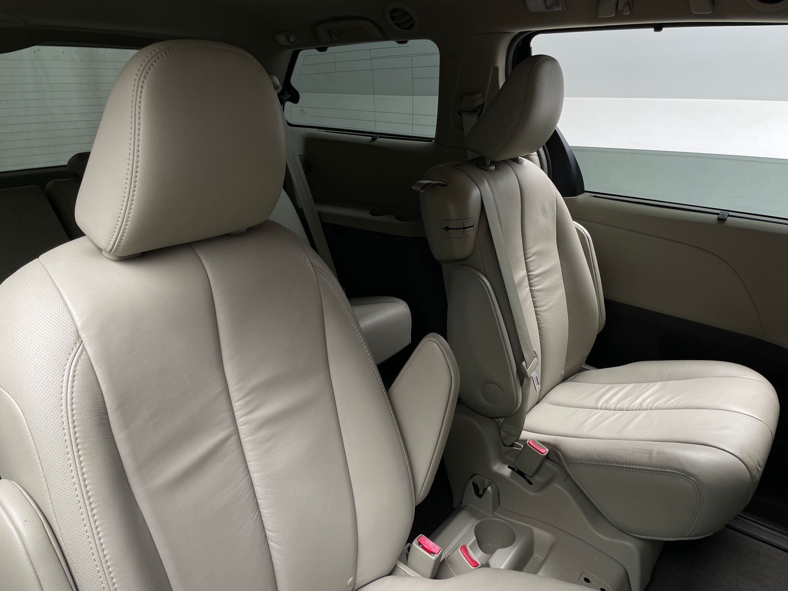 Thumbnail: 2011 Toyota Sienna - 5
