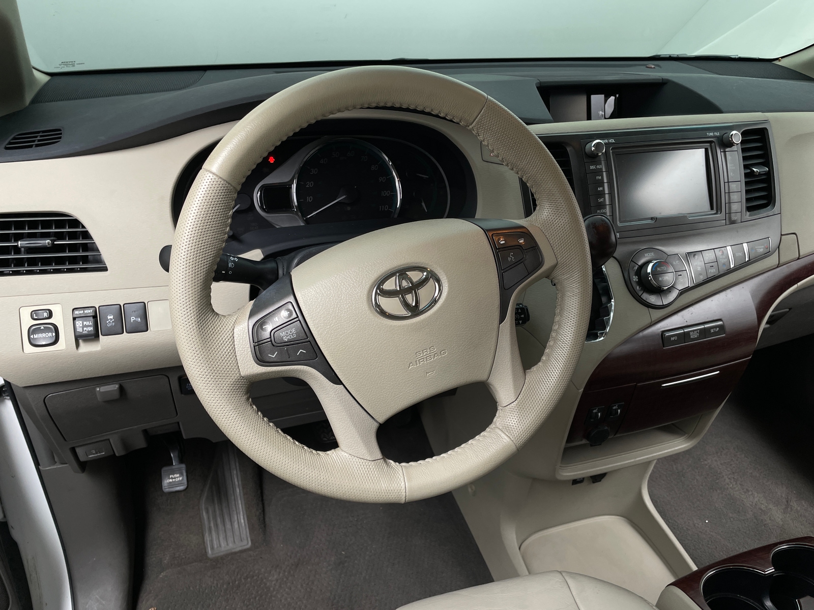 Thumbnail: 2011 Toyota Sienna - 4