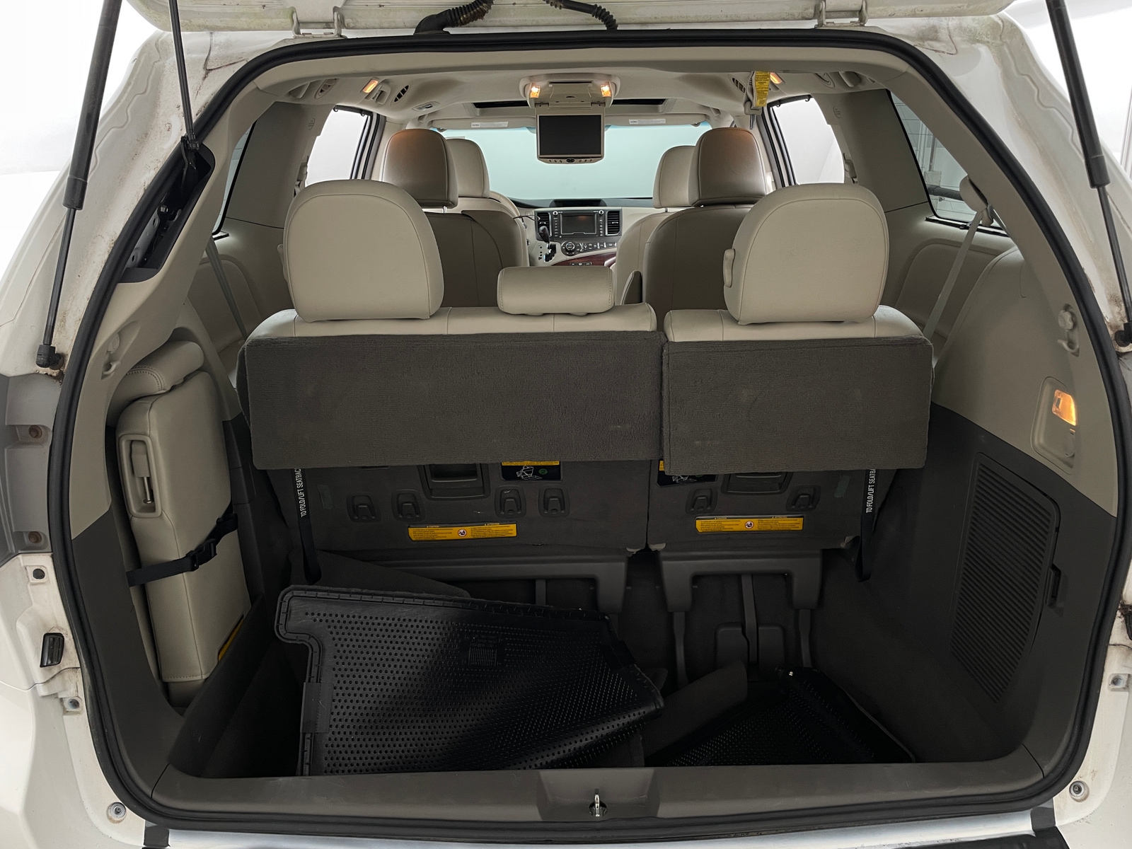 Thumbnail: 2011 Toyota Sienna - 6
