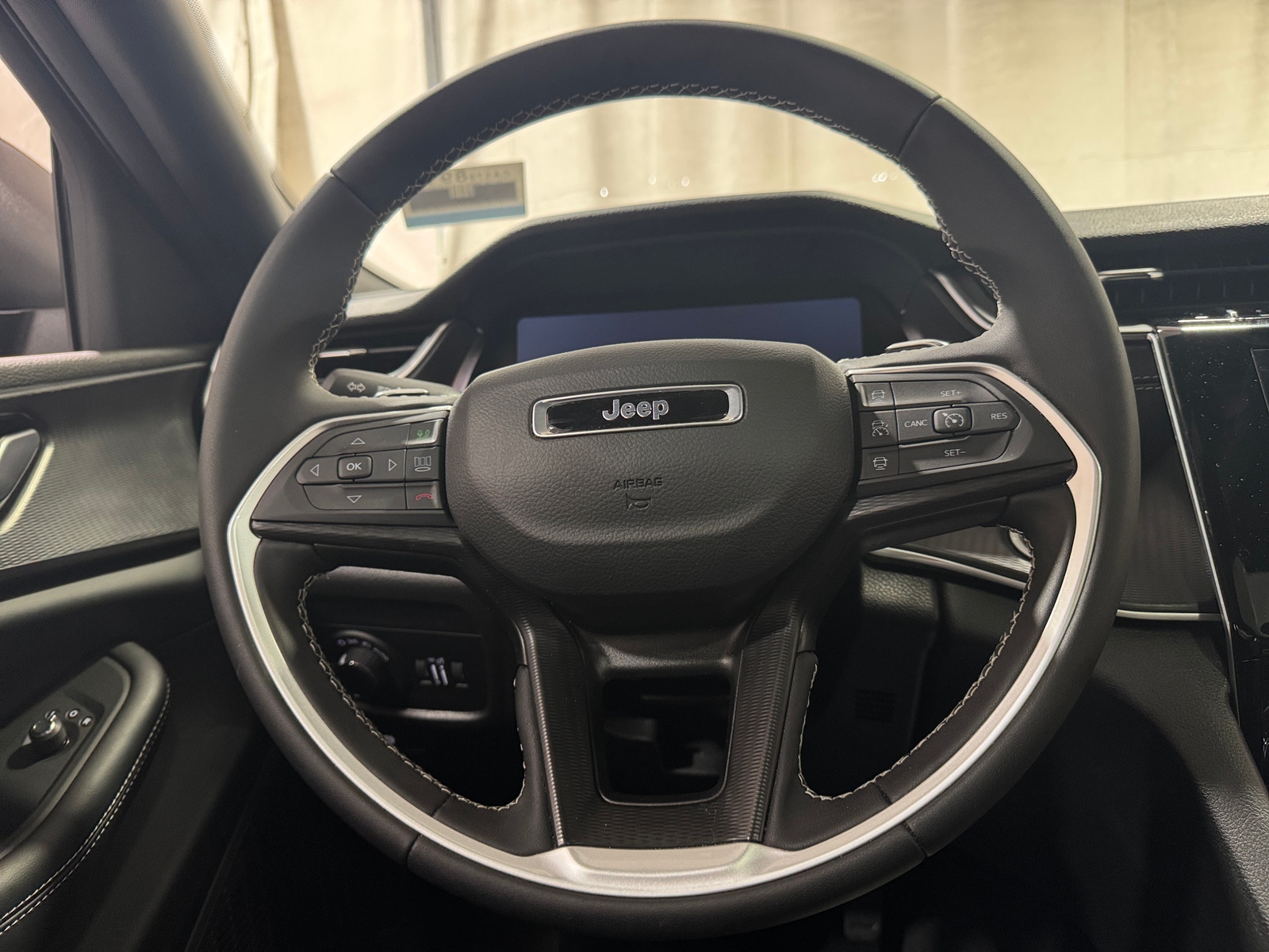 Thumbnail: 2025 Jeep Grand Cherokee L - 5