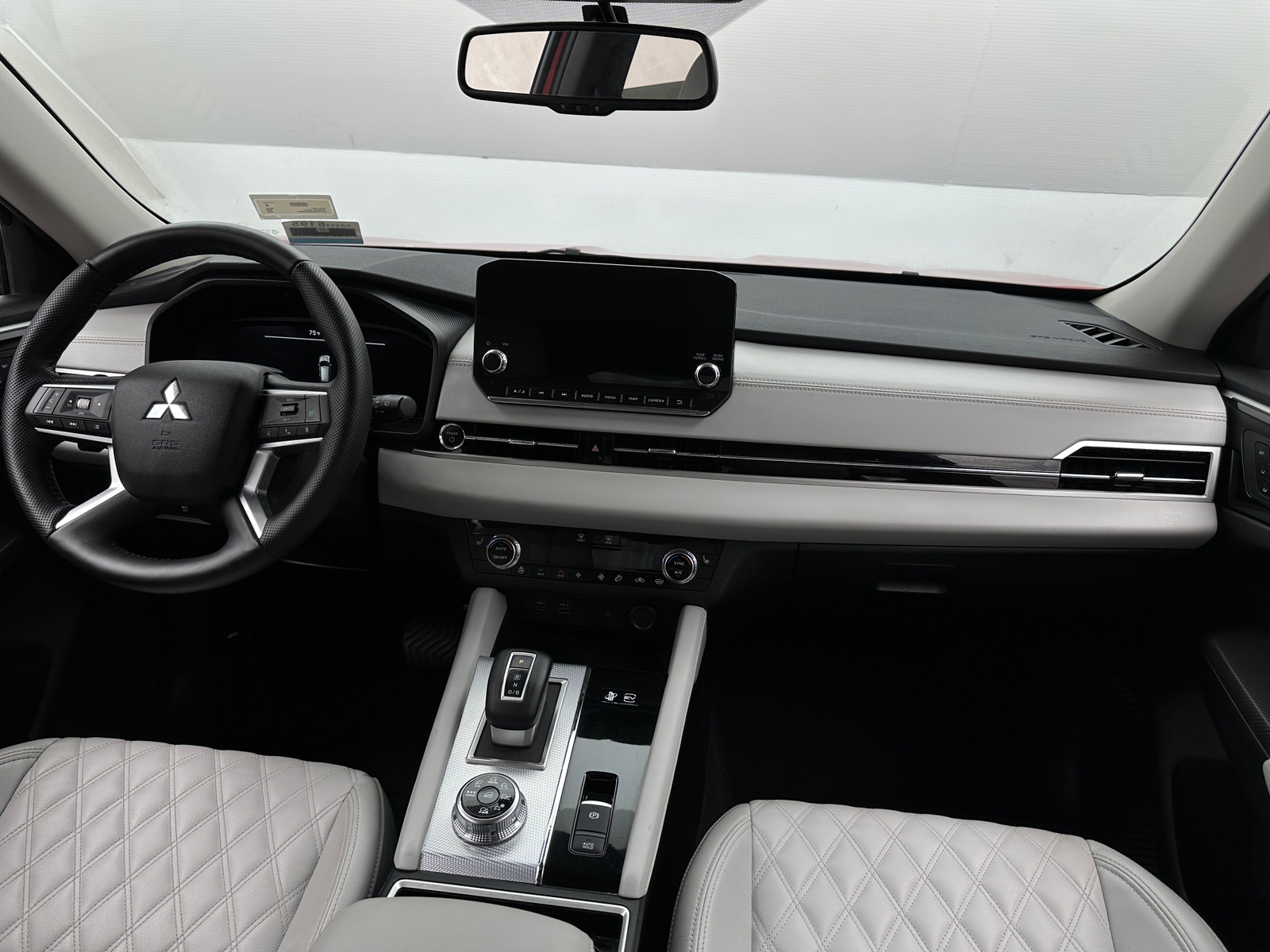 Thumbnail: 2025 Mitsubishi Outlander - 2