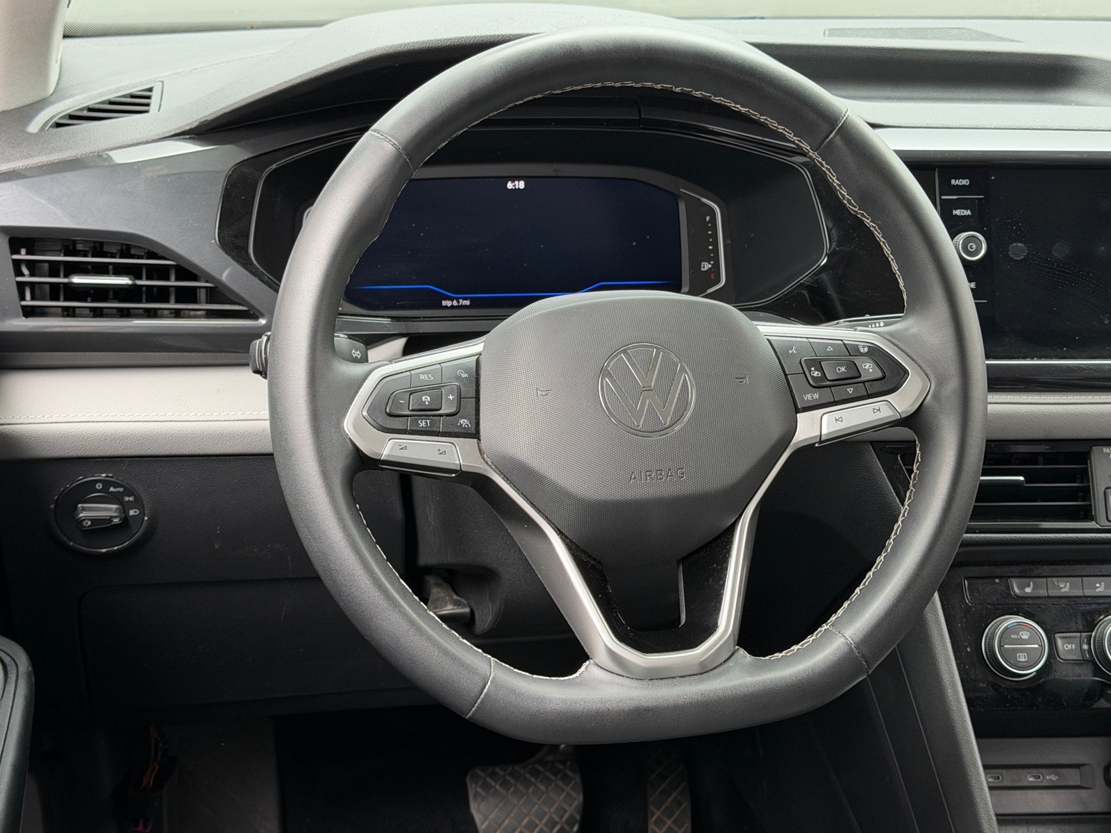 Thumbnail: 2022 Volkswagen Taos - 4