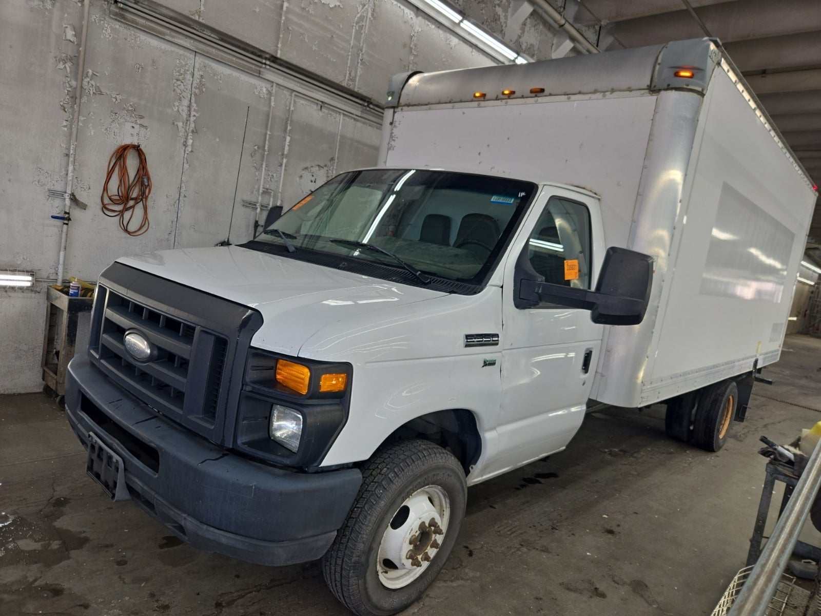 2015 Ford E-350 Cutaway Base