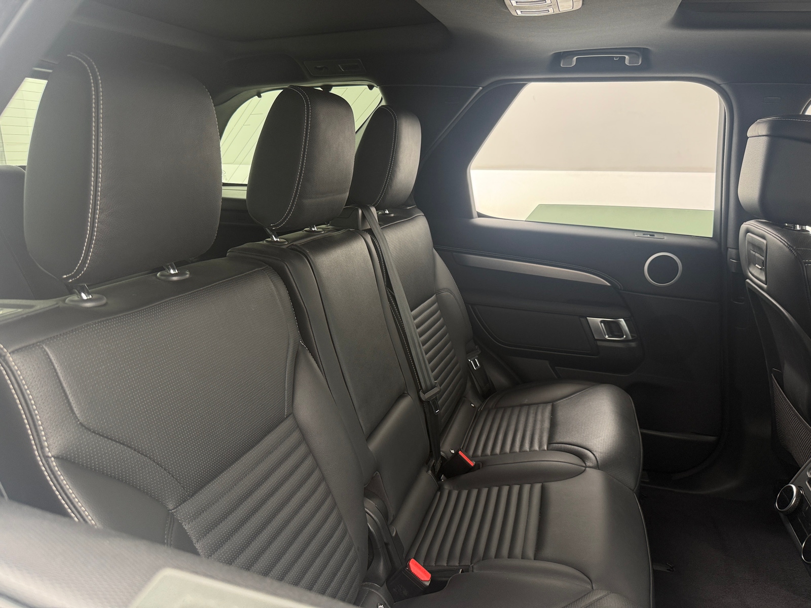 Thumbnail: 2023 Land Rover Discovery - 5