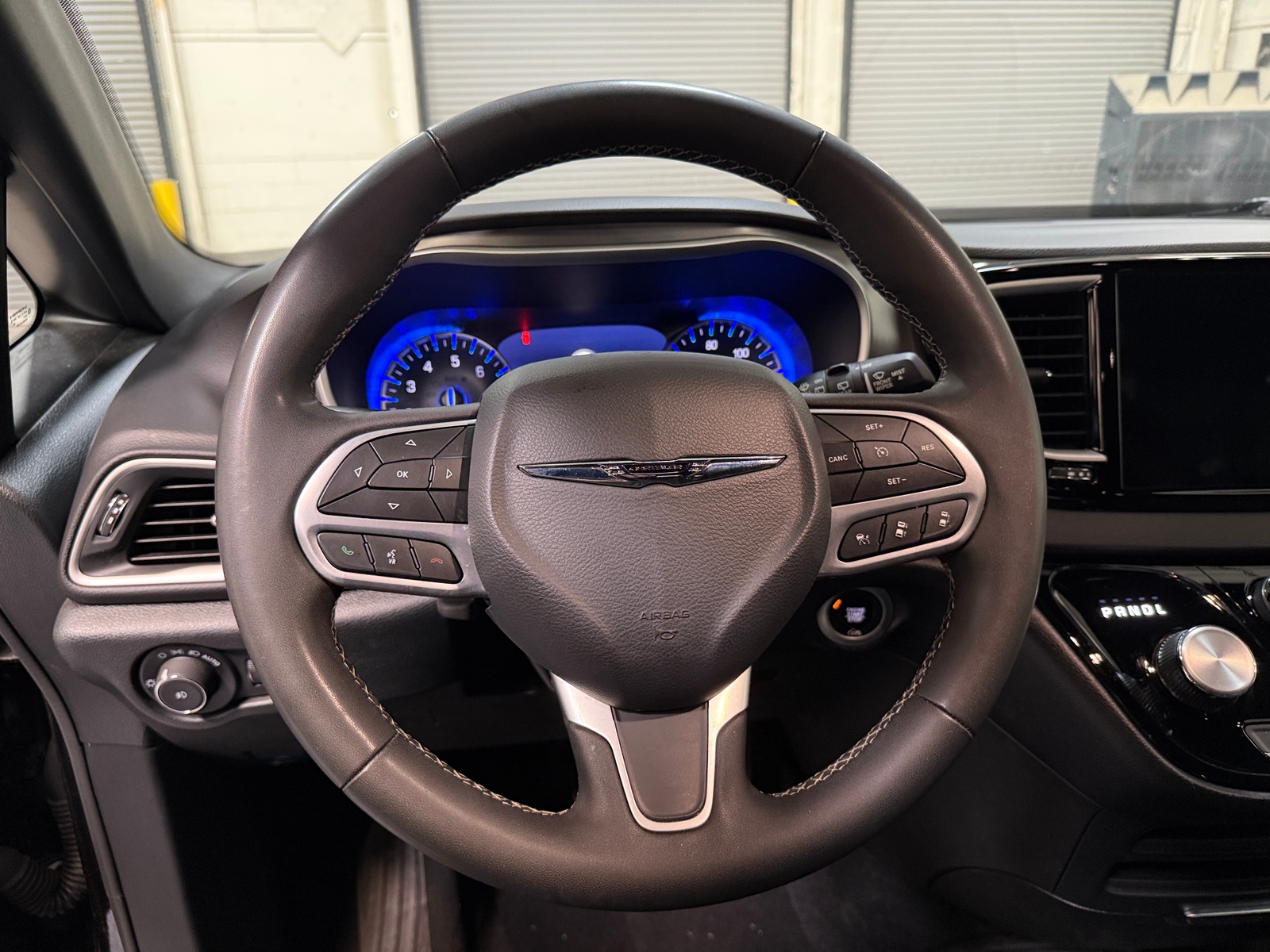 Thumbnail: 2025 Chrysler Pacifica - 4