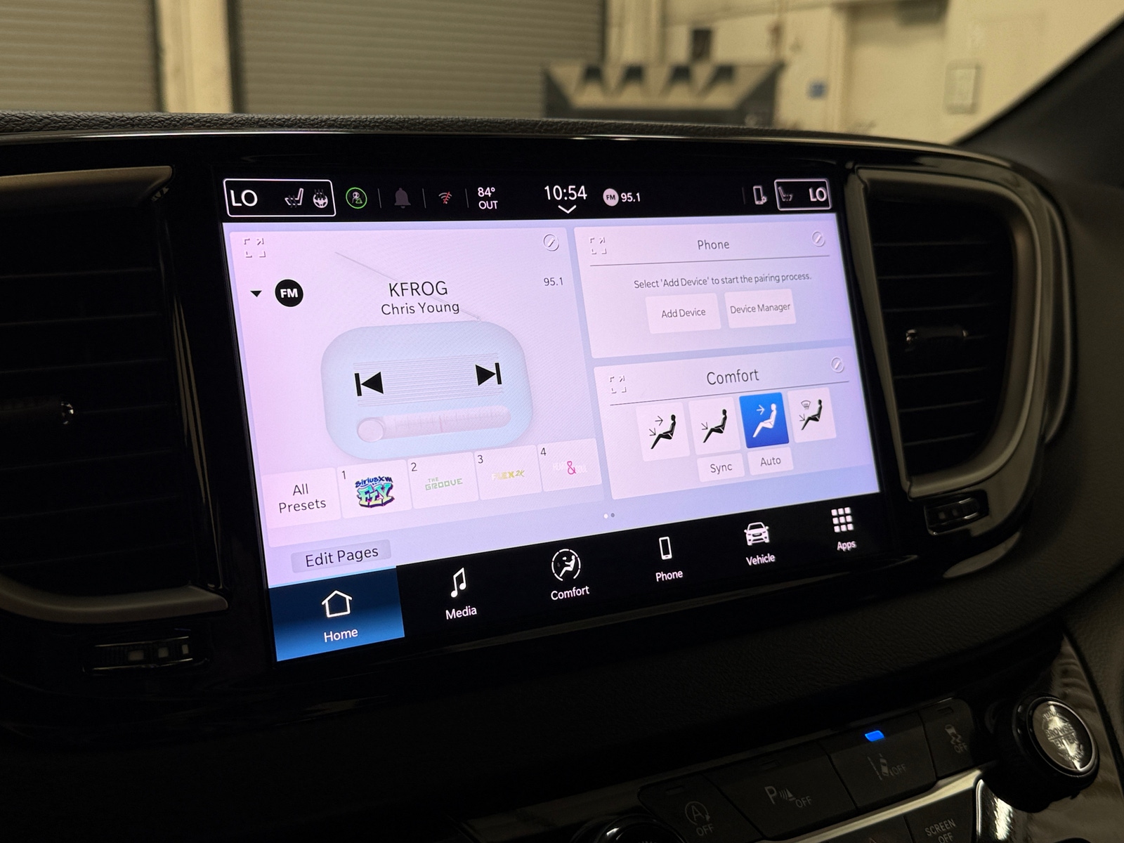 Thumbnail: 2025 Chrysler Pacifica - 3