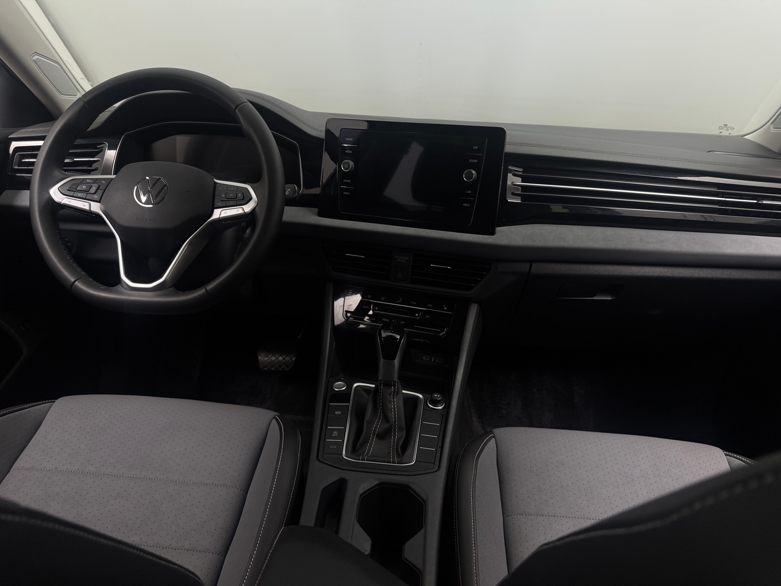 Thumbnail: 2025 Volkswagen Jetta - 2