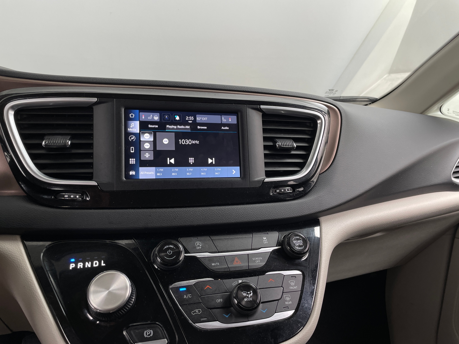 Thumbnail: 2024 Chrysler Voyager - 4