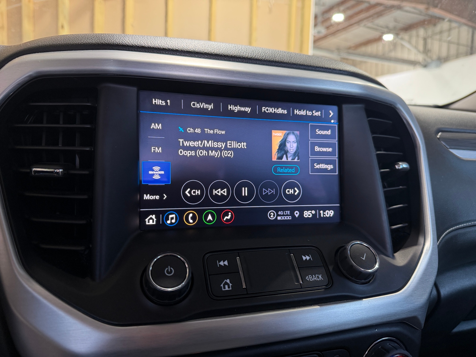 Thumbnail: 2022 GMC Acadia - 3