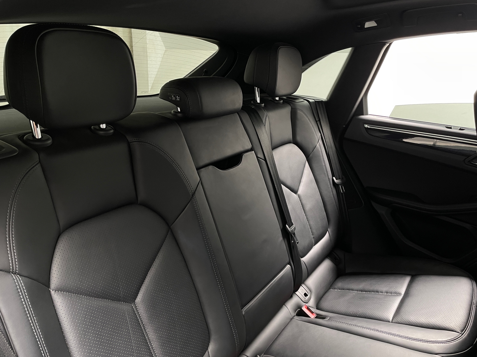 Thumbnail: 2016 Porsche Macan - 5