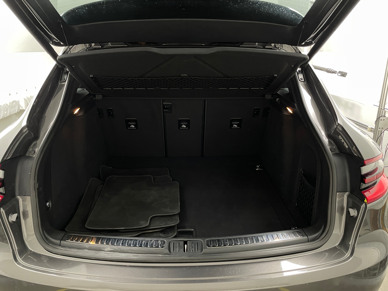 Thumbnail: 2016 Porsche Macan - 6