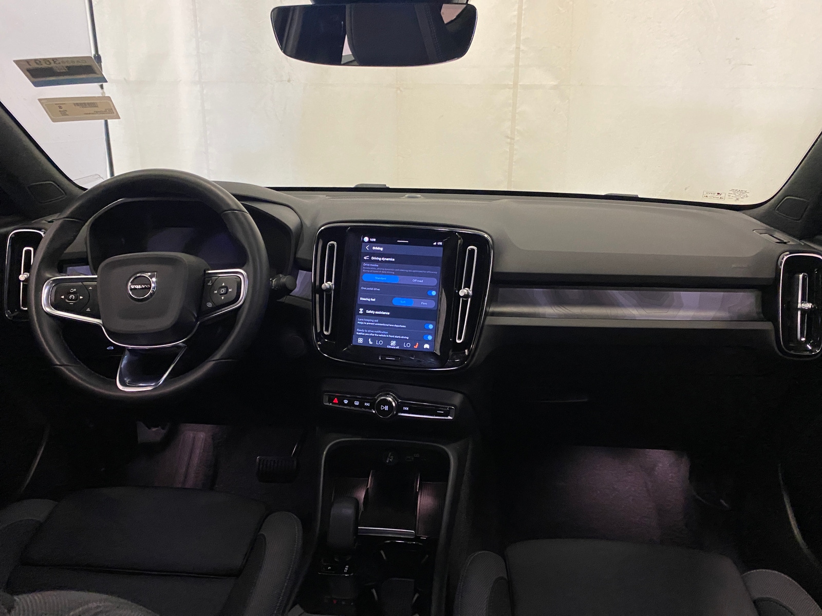 Thumbnail: 2023 Volvo C40 - 2