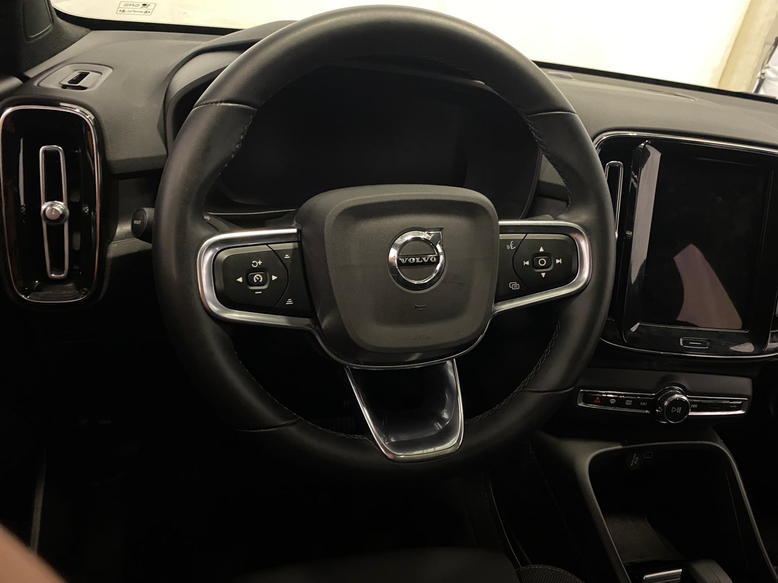 Thumbnail: 2023 Volvo C40 - 4
