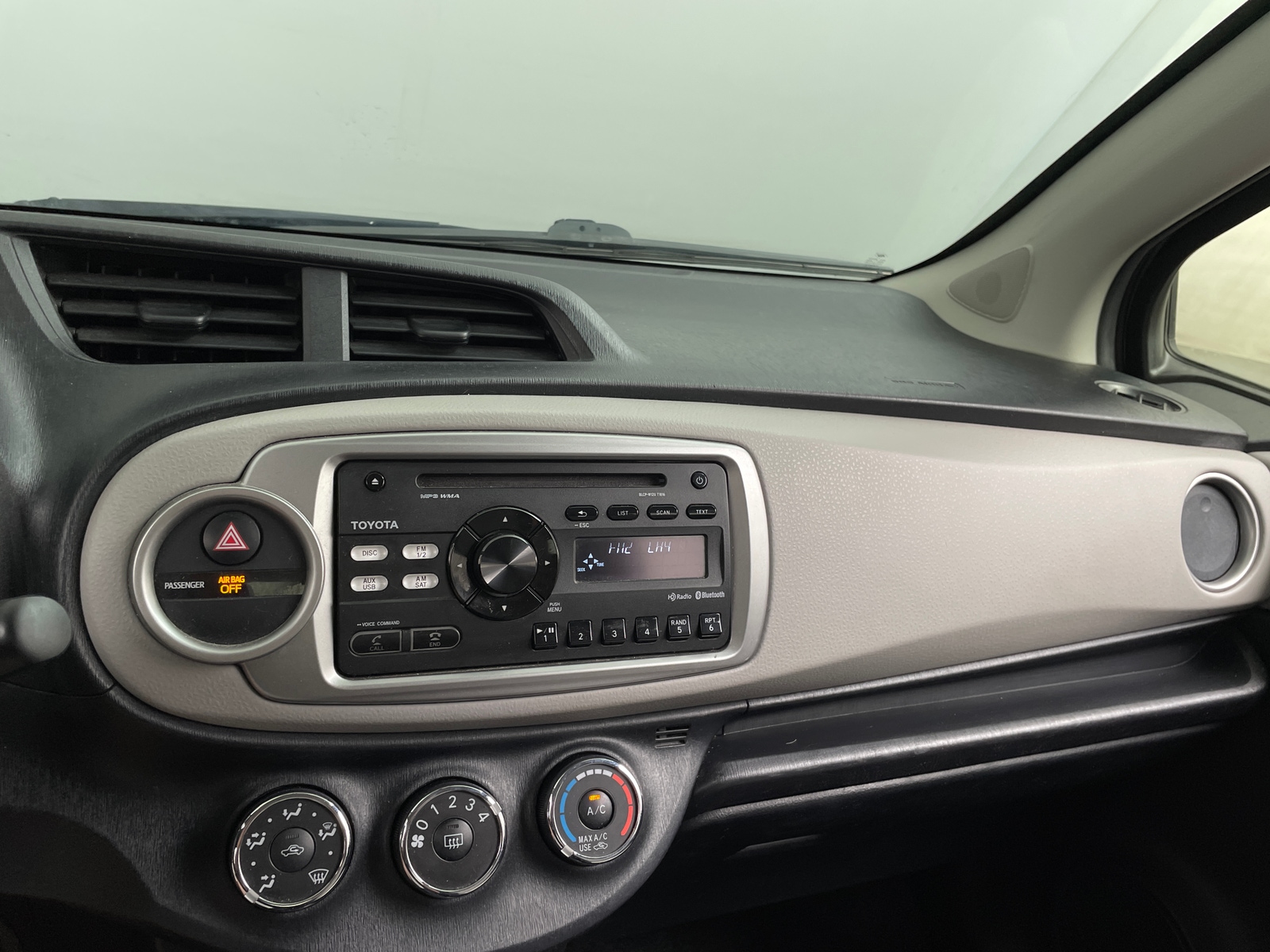 Thumbnail: 2012 Toyota Yaris - 4