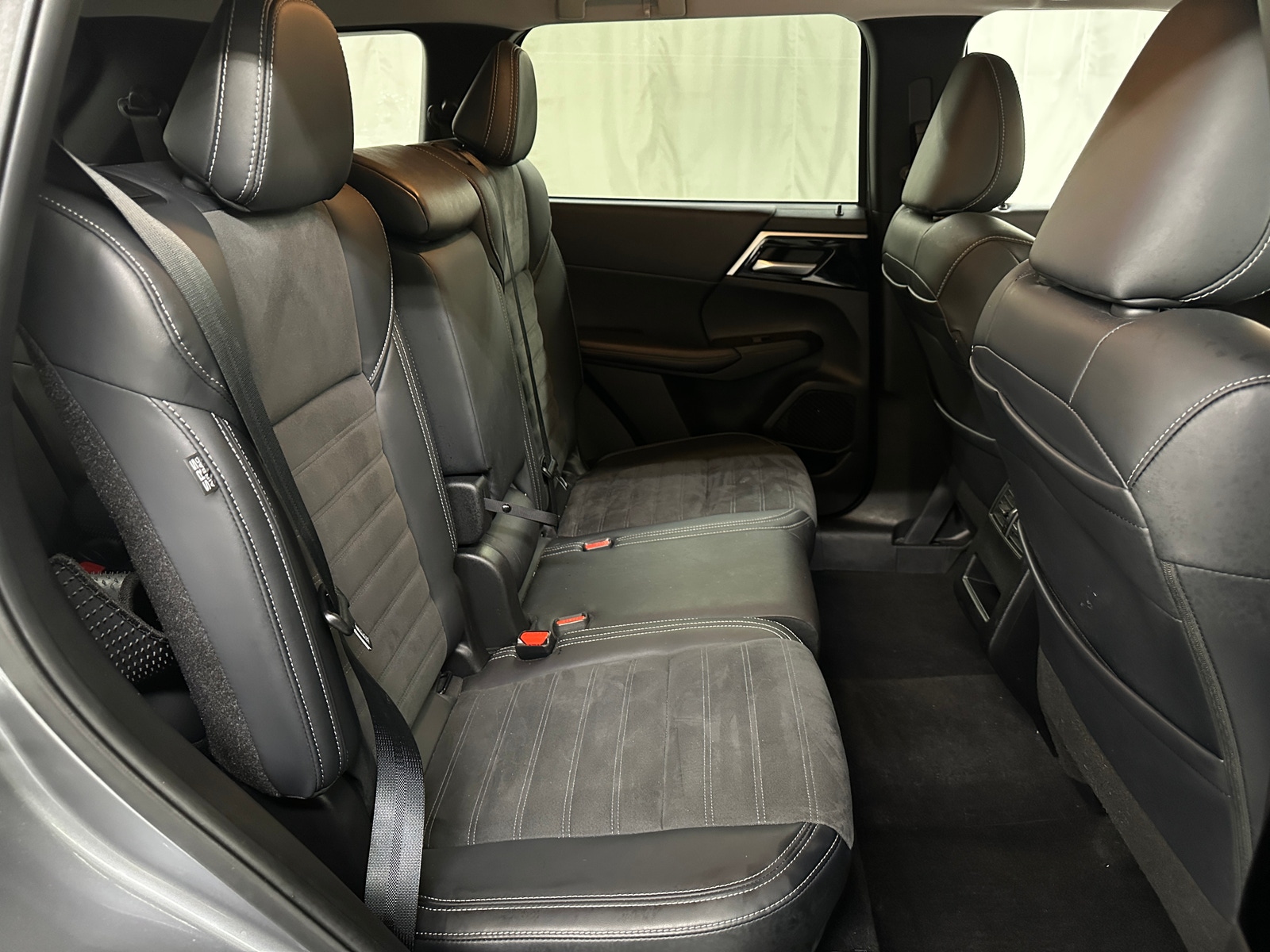 Thumbnail: 2024 Mitsubishi Outlander - 5