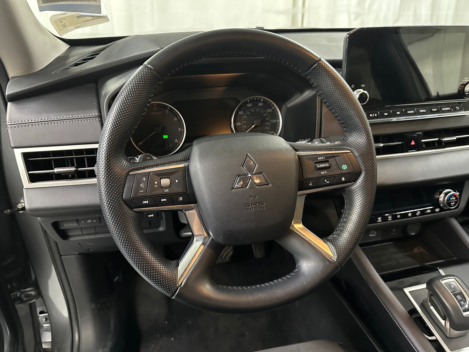 Thumbnail: 2024 Mitsubishi Outlander - 4