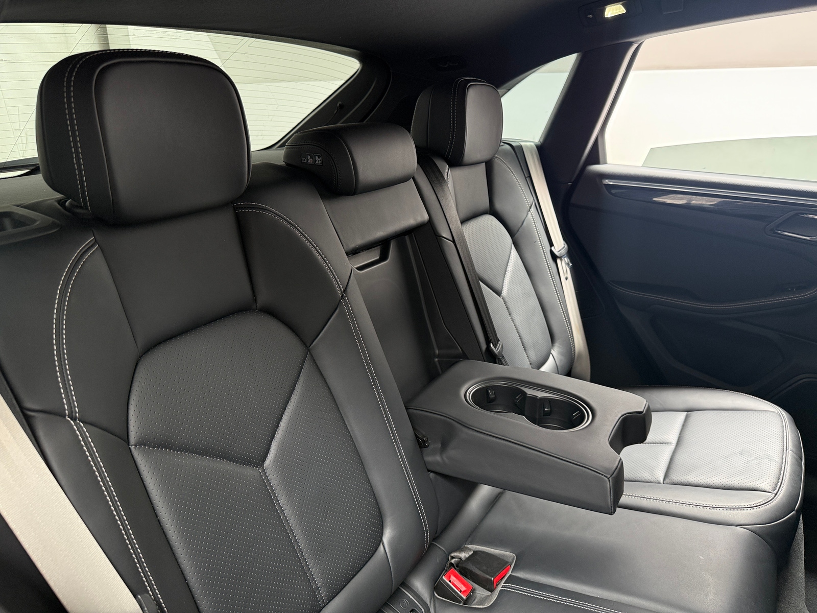 Thumbnail: 2023 Porsche Macan - 6