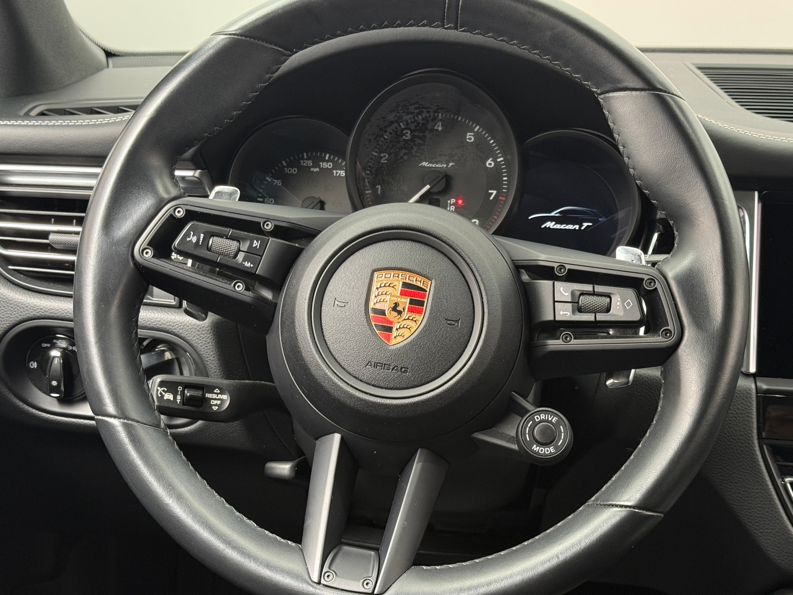 Thumbnail: 2023 Porsche Macan - 5