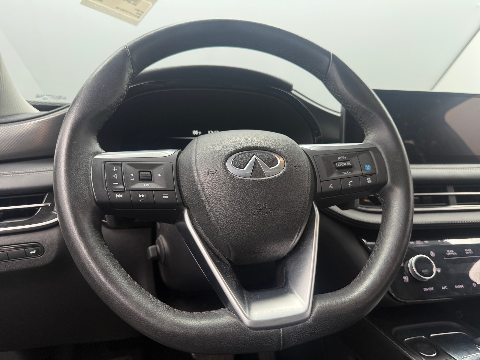 Thumbnail: 2023 INFINITI QX60 - 4