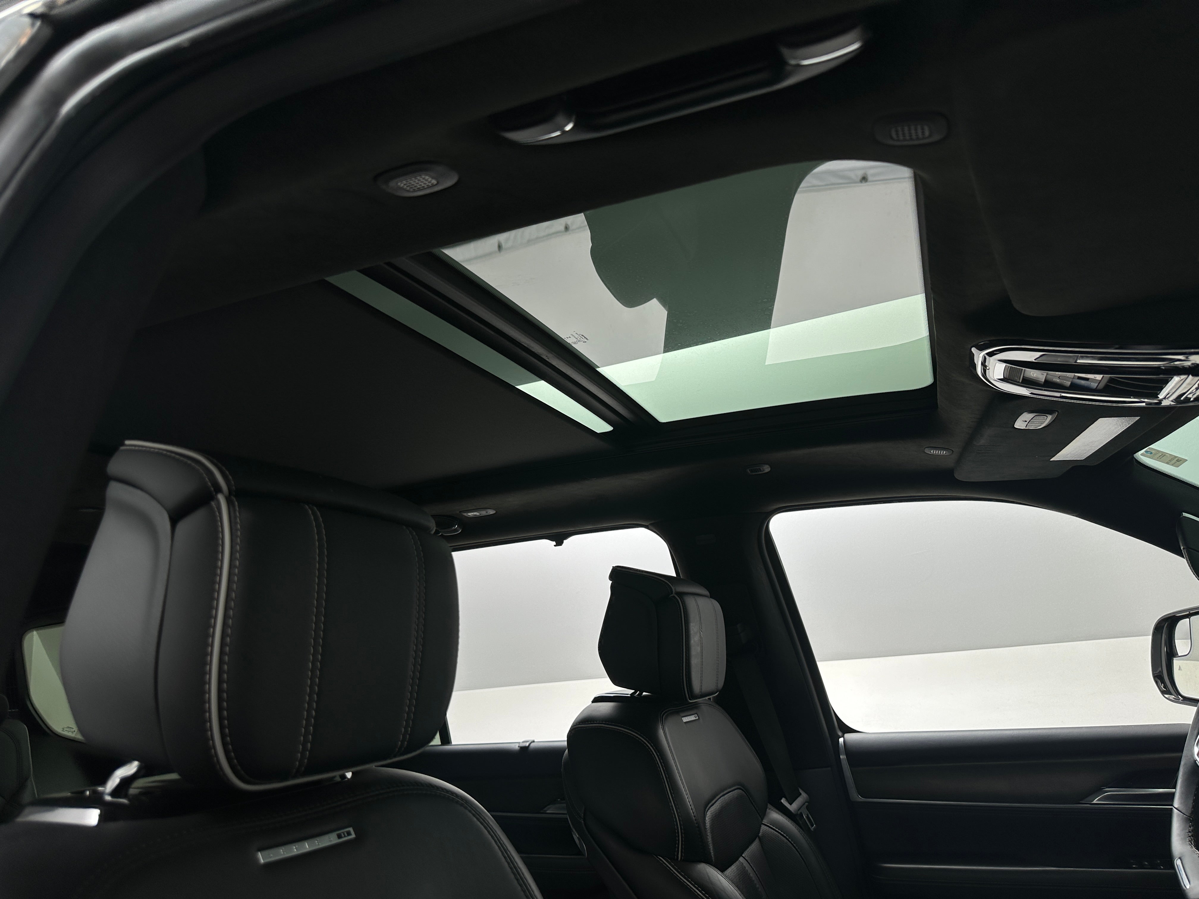 2023 Jeep Grand Wagoneer Series II - Photo 4