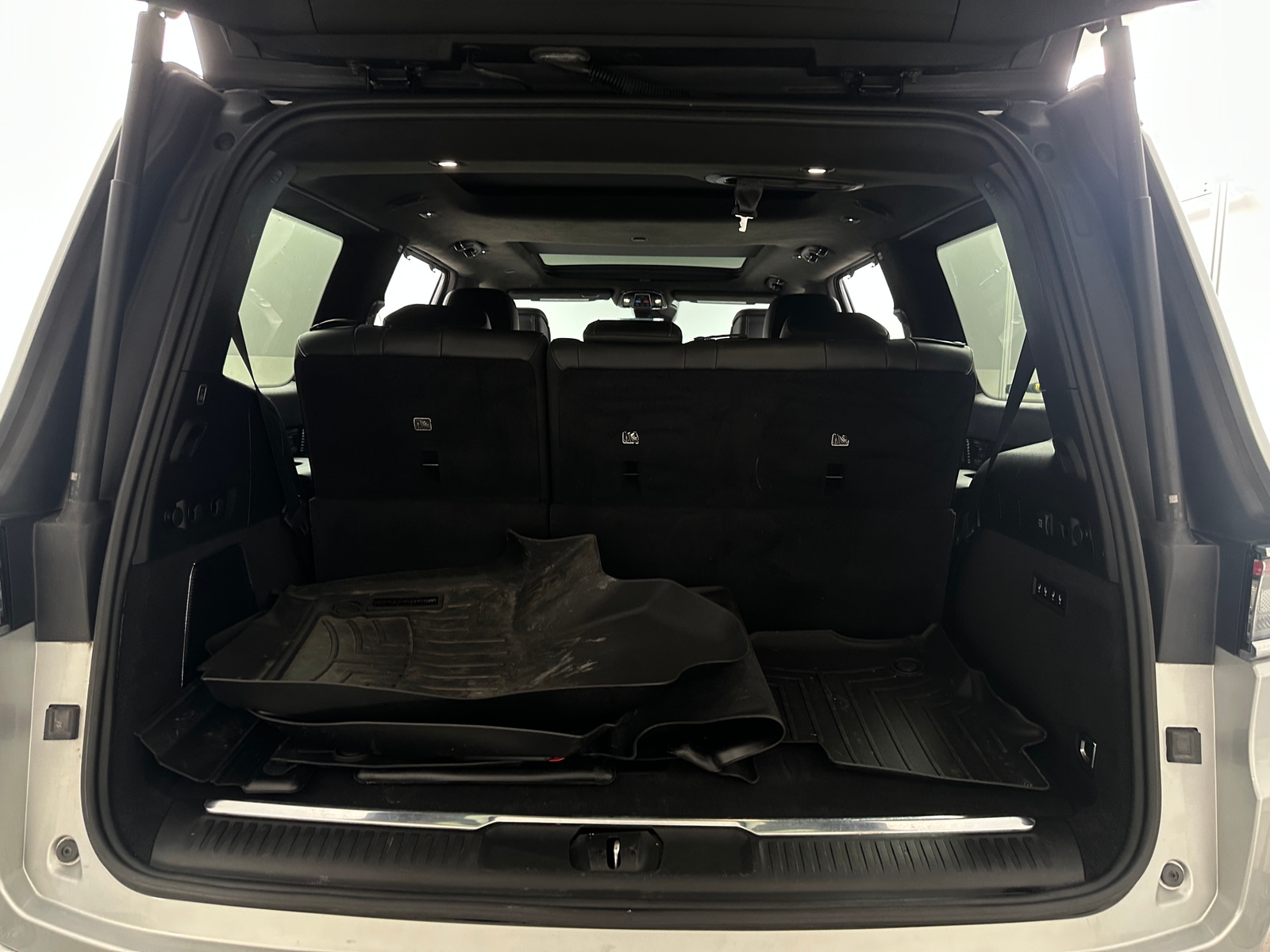 Thumbnail: 2023 Jeep Grand Wagoneer - 6