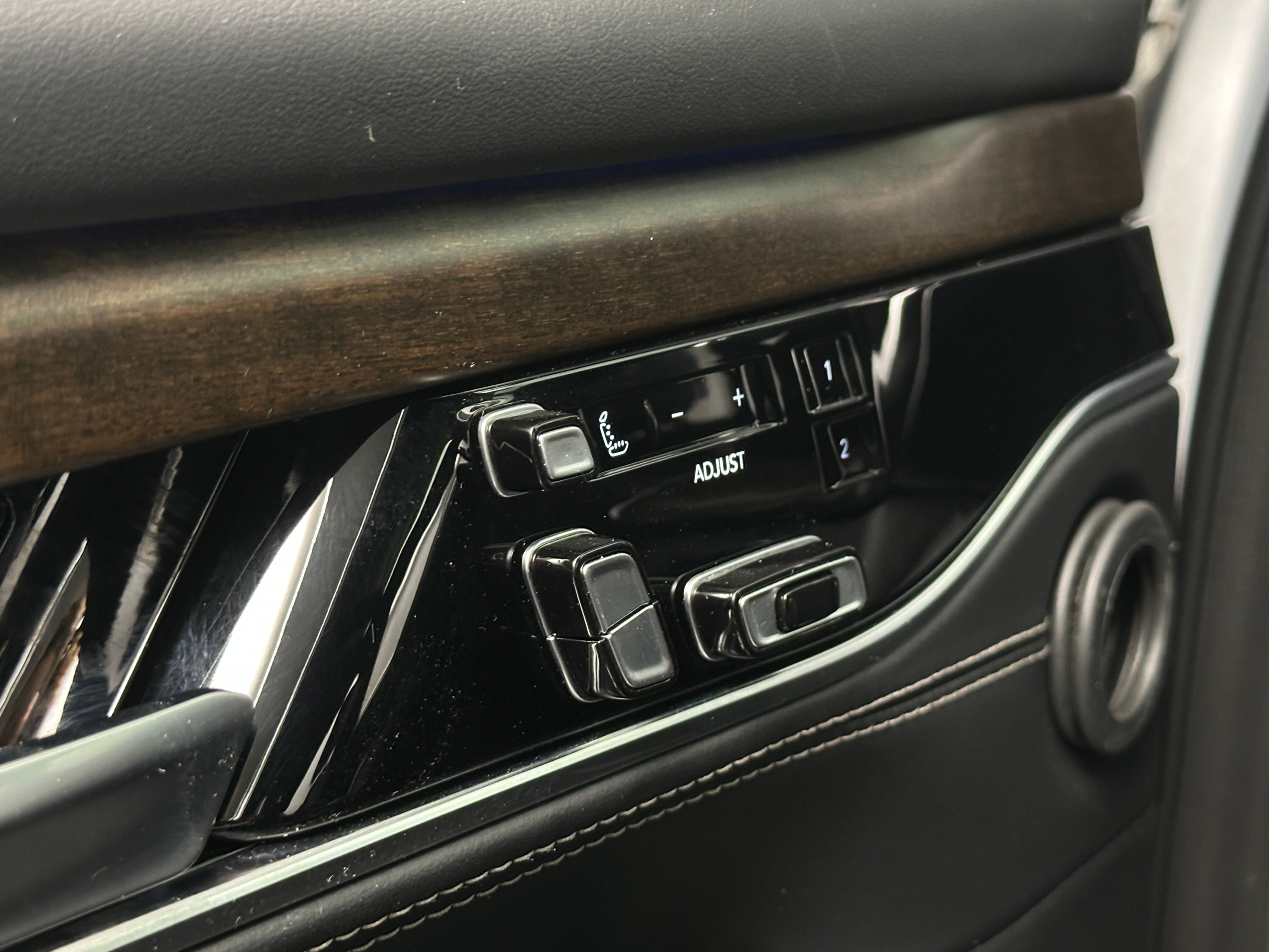 2023 Jeep Grand Wagoneer Series II - Photo 7