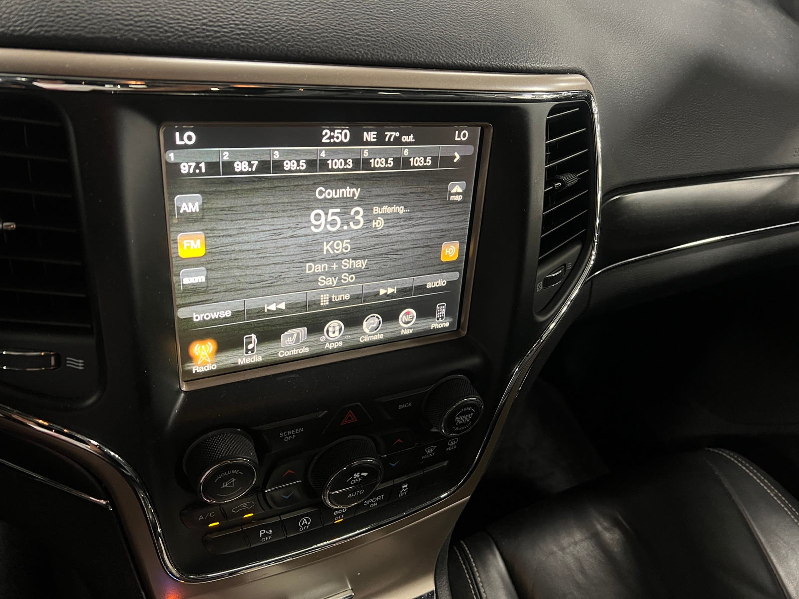 Thumbnail: 2017 Jeep Grand Cherokee - 3