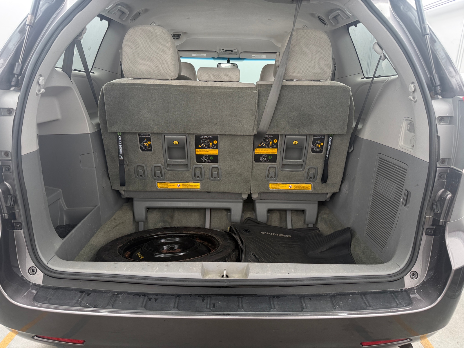 Thumbnail: 2014 Toyota Sienna - 7