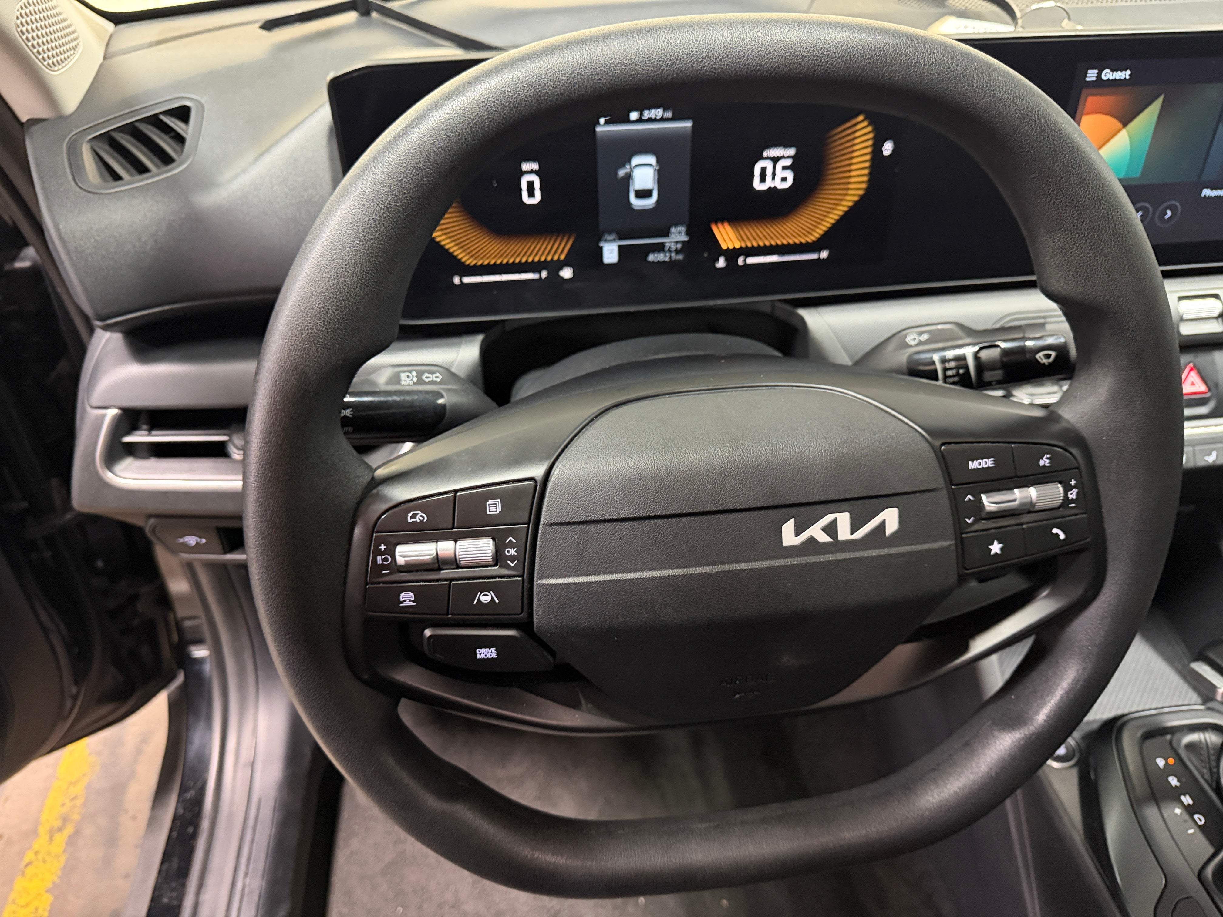 2025 Kia K4 LXS - Photo 10