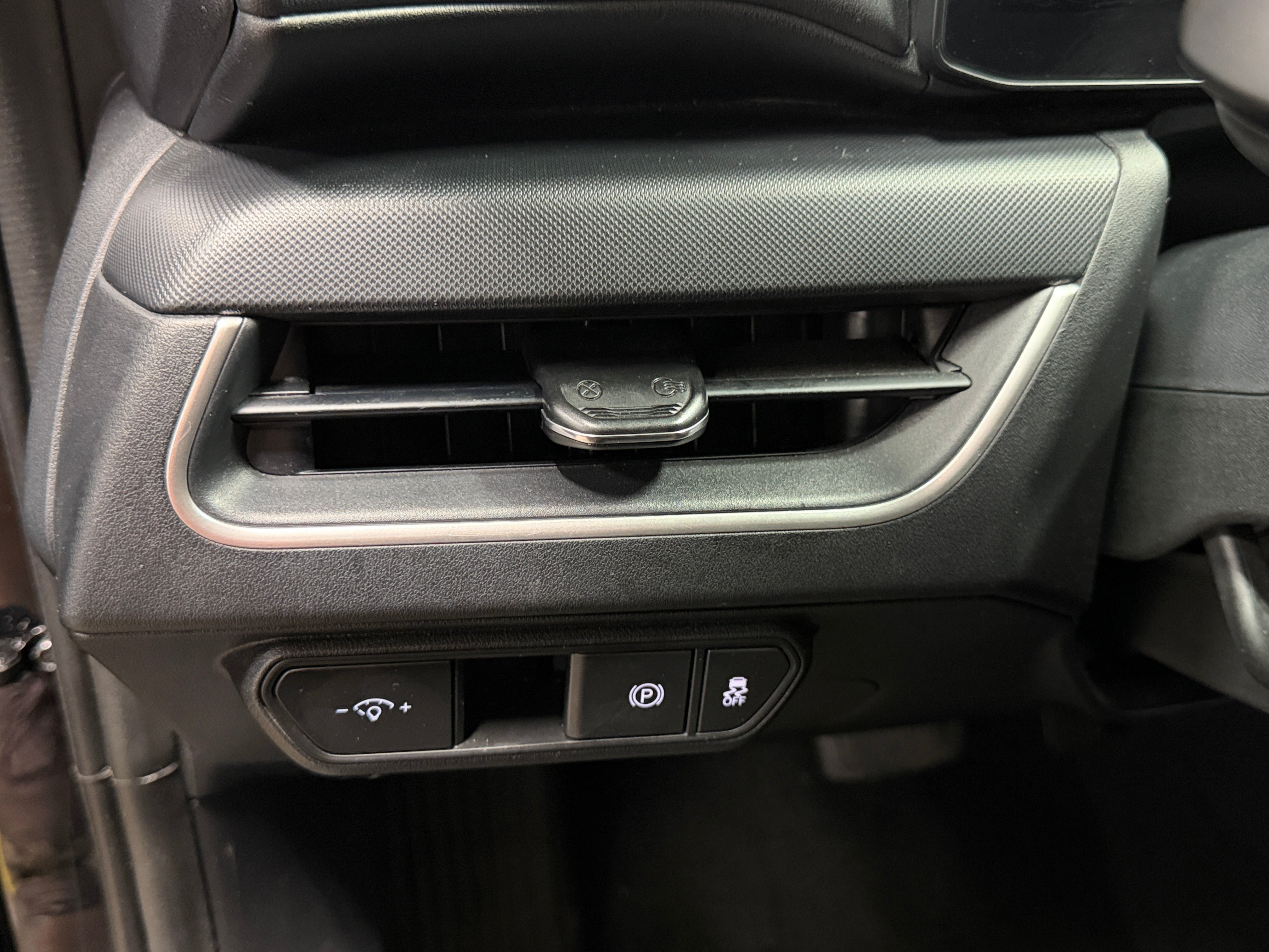 2025 Kia K4 LXS - Photo 7