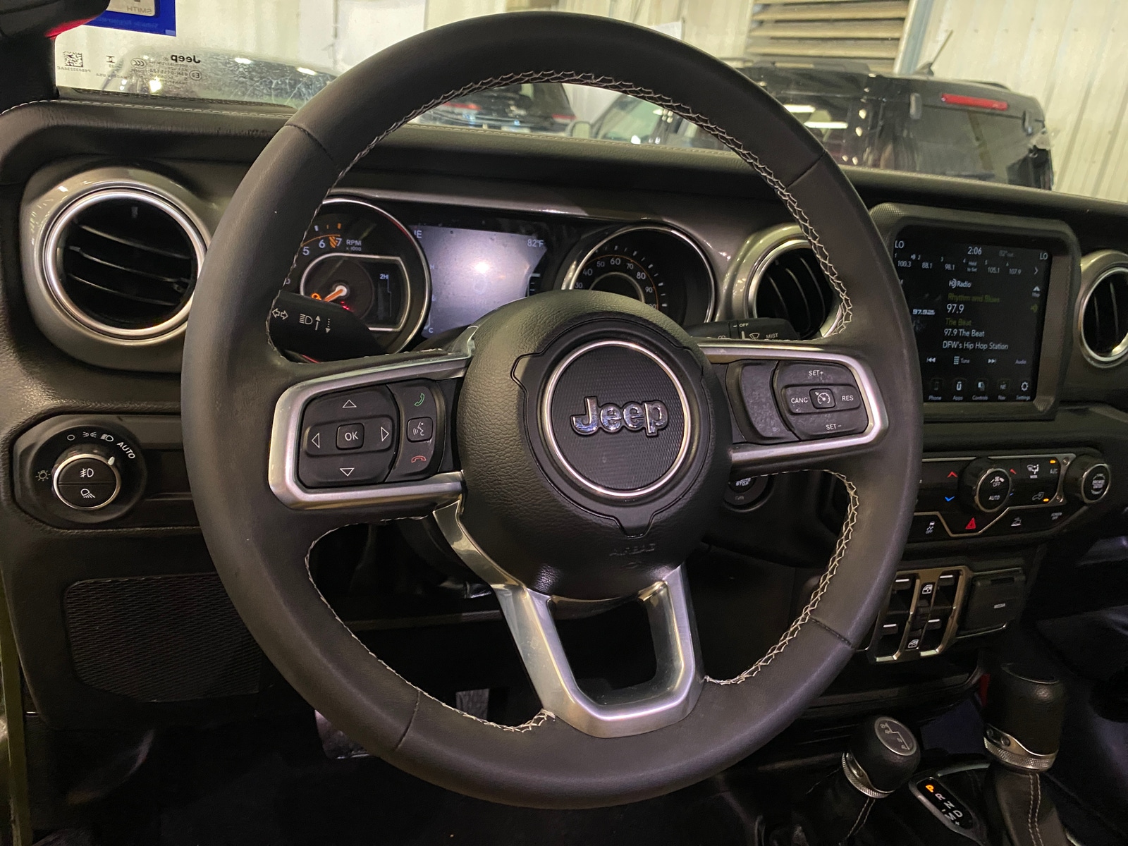 Thumbnail: 2023 Jeep Gladiator - 5