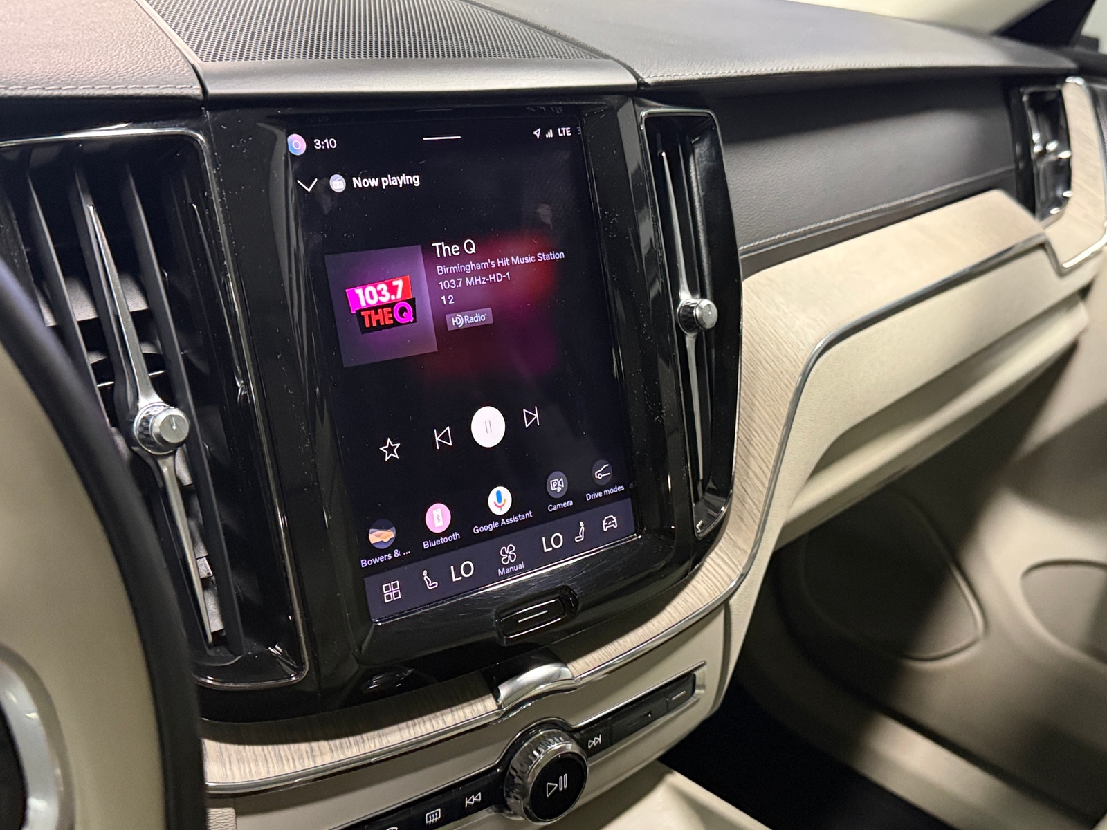 Thumbnail: 2022 Volvo XC60 - 3