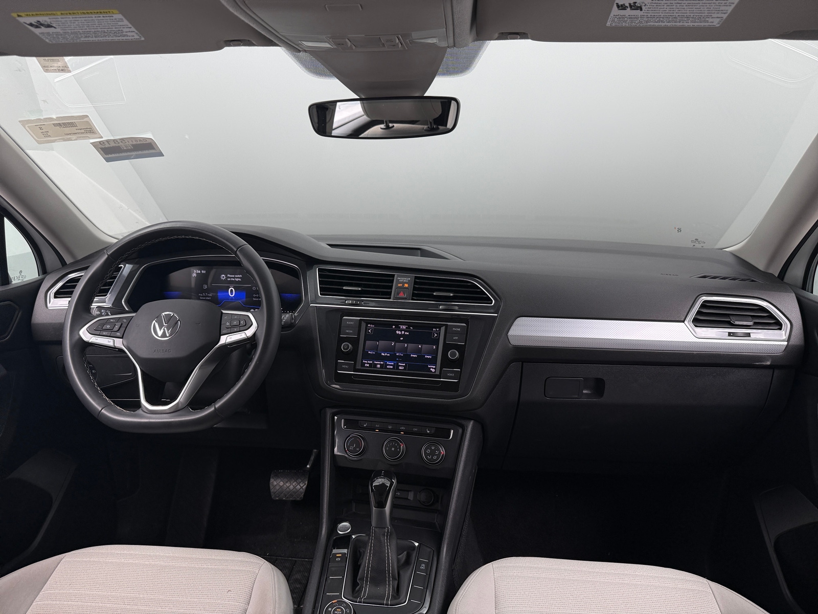 Thumbnail: 2023 Volkswagen Tiguan - 3