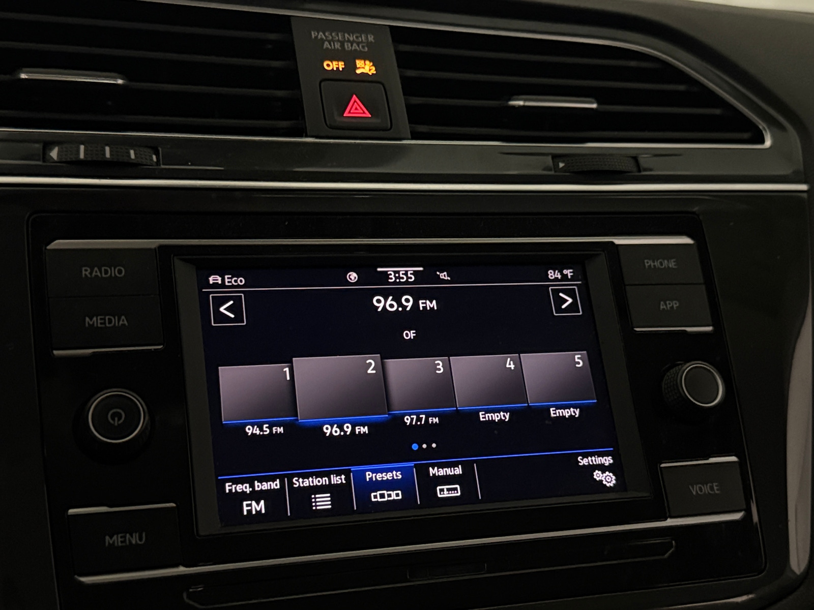 Thumbnail: 2023 Volkswagen Tiguan - 4