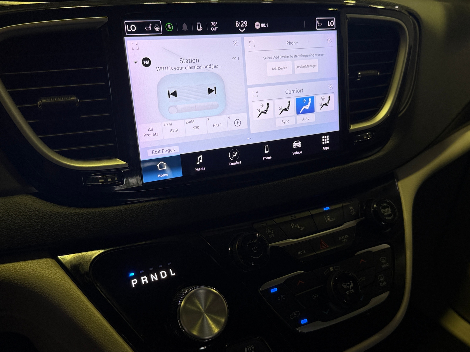 Thumbnail: 2024 Chrysler Pacifica - 3
