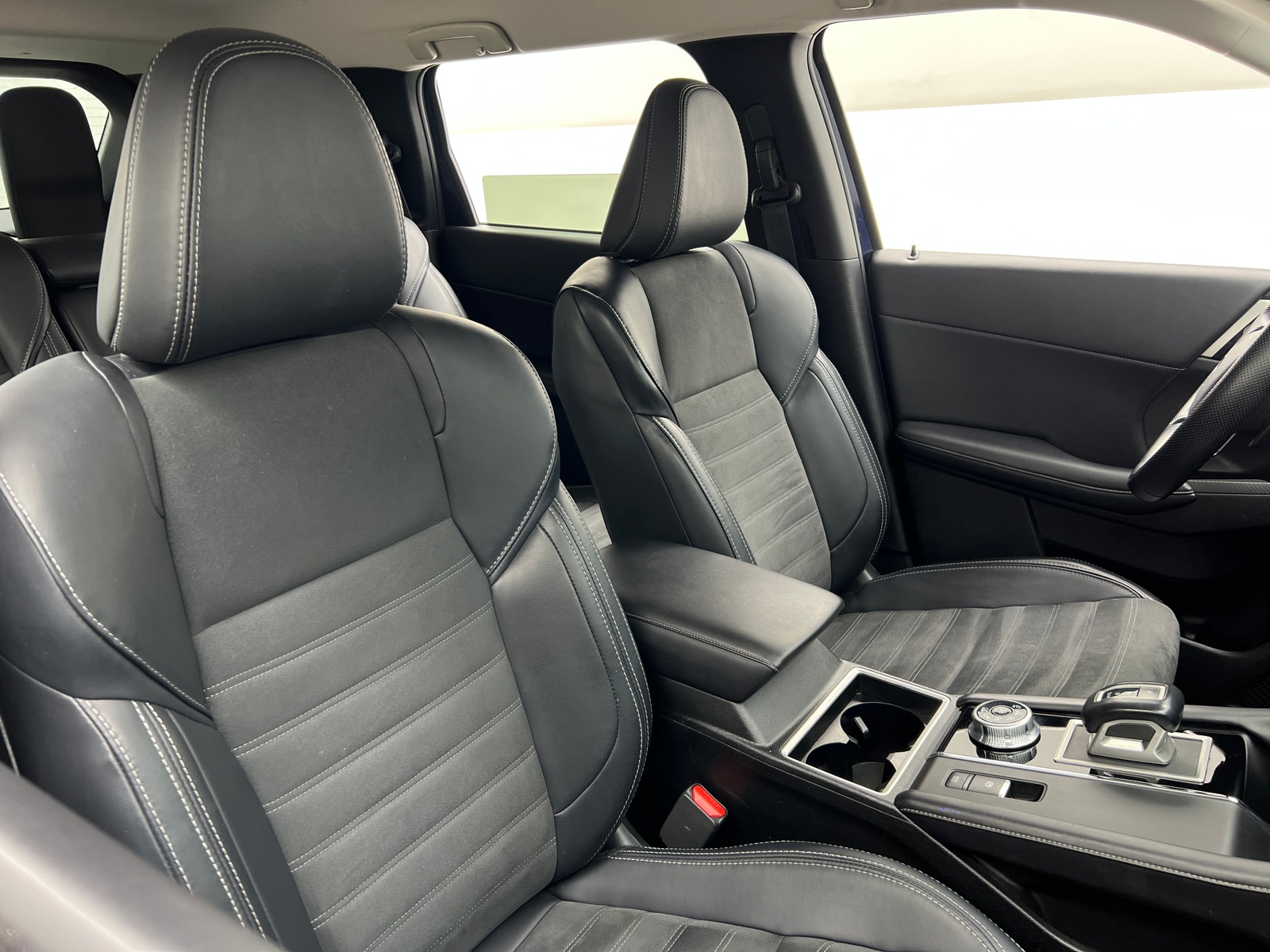 Thumbnail: 2024 Mitsubishi Outlander - 2
