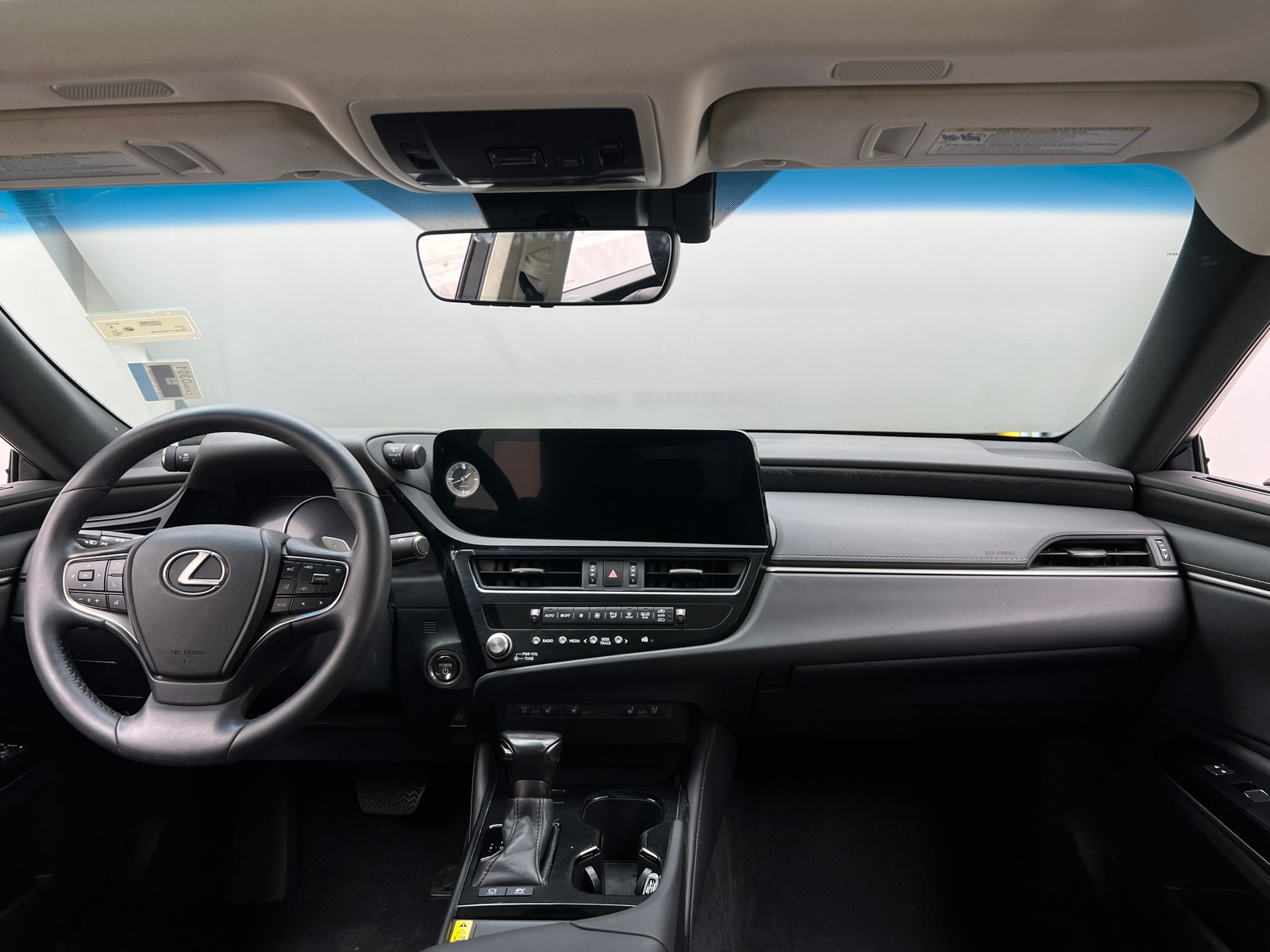 Thumbnail: 2023 Lexus ES - 3