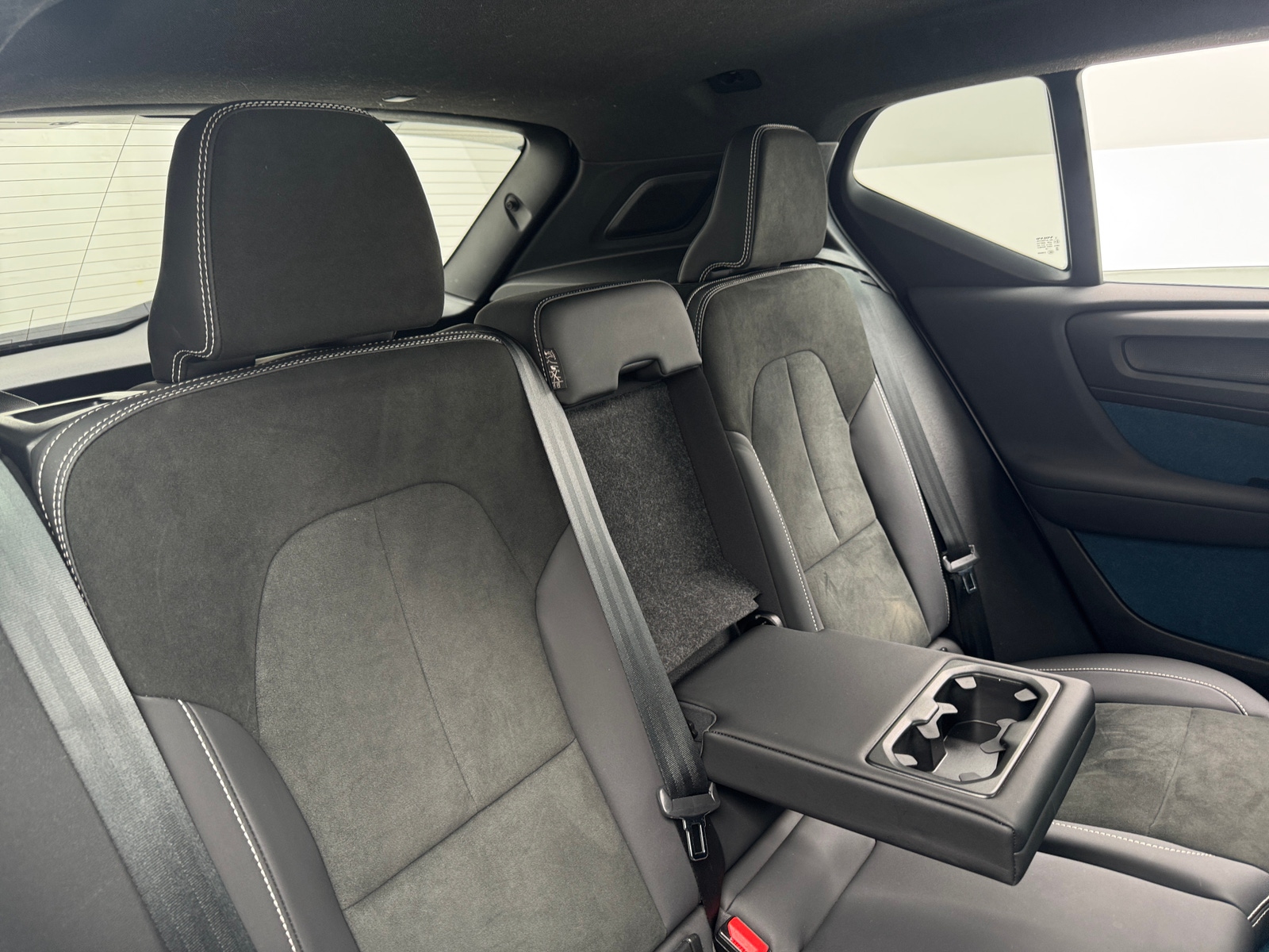 Thumbnail: 2023 Volvo XC40 - 5
