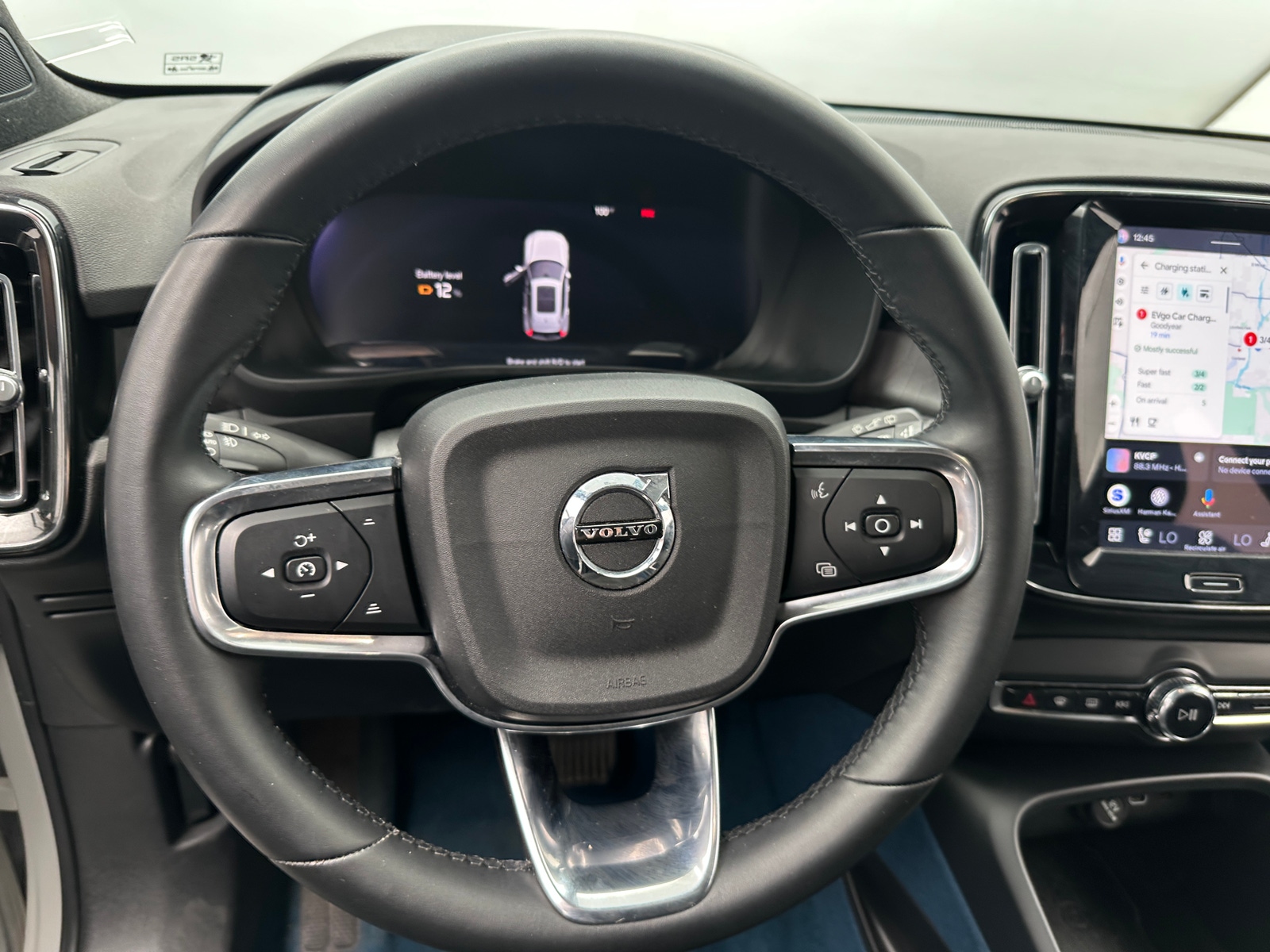 Thumbnail: 2023 Volvo XC40 - 4