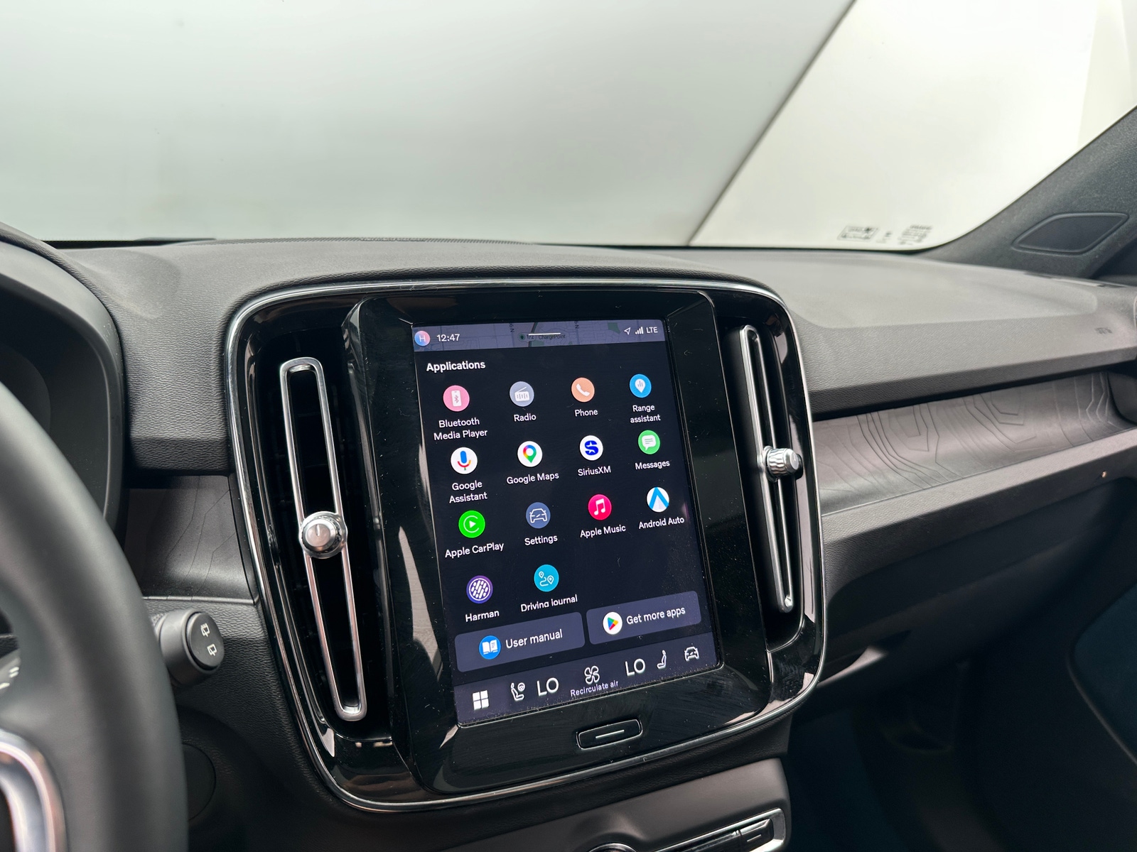 Thumbnail: 2023 Volvo XC40 - 3