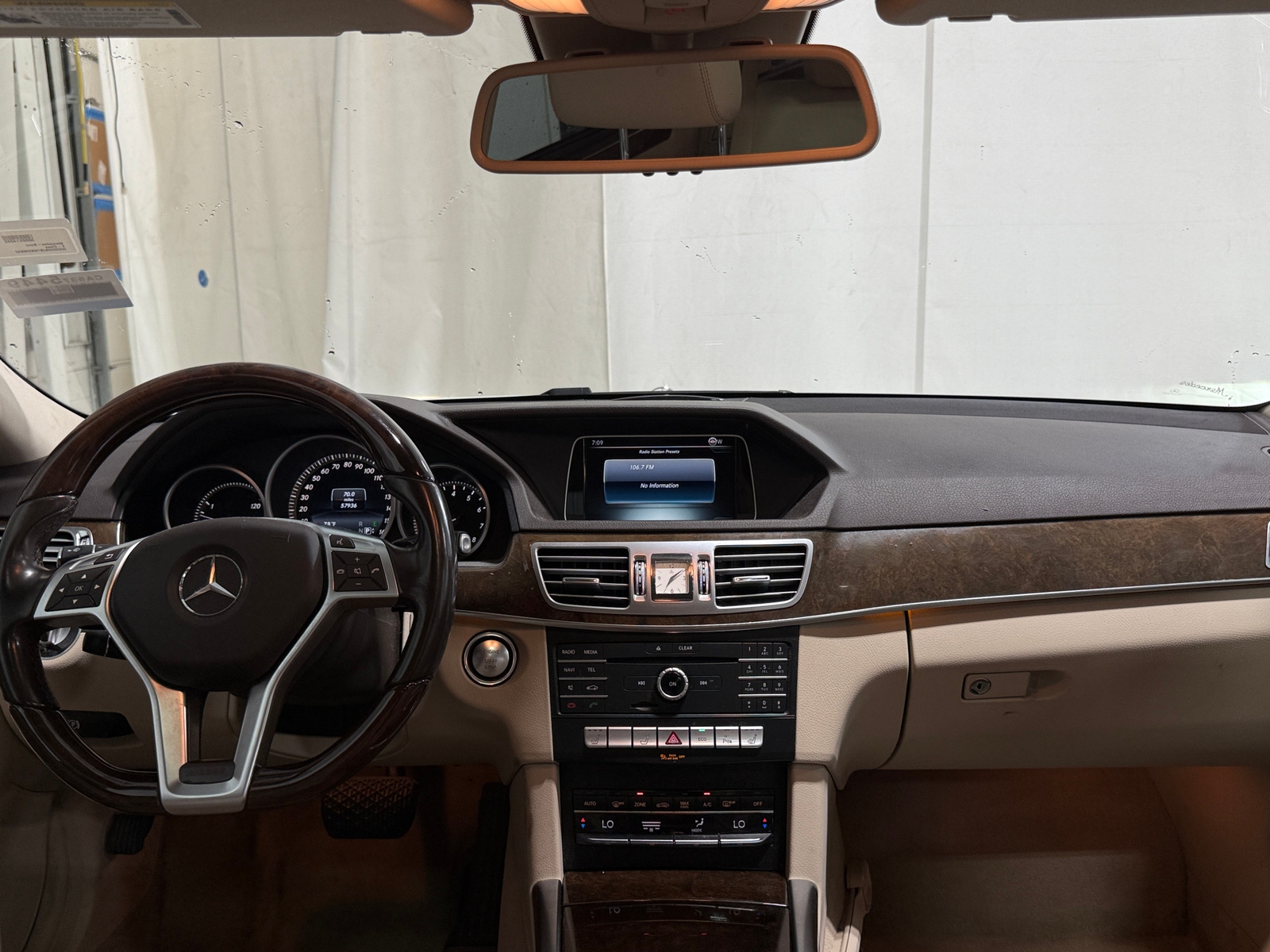 Thumbnail: 2016 Mercedes-Benz E-Class - 2