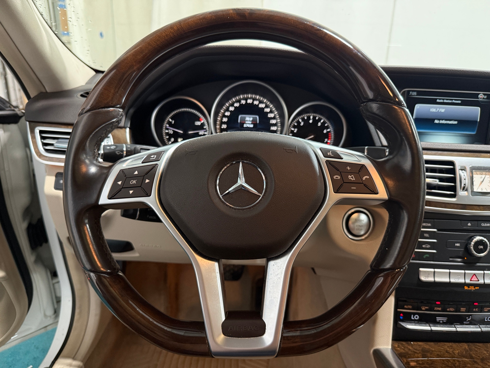 Thumbnail: 2016 Mercedes-Benz E-Class - 4