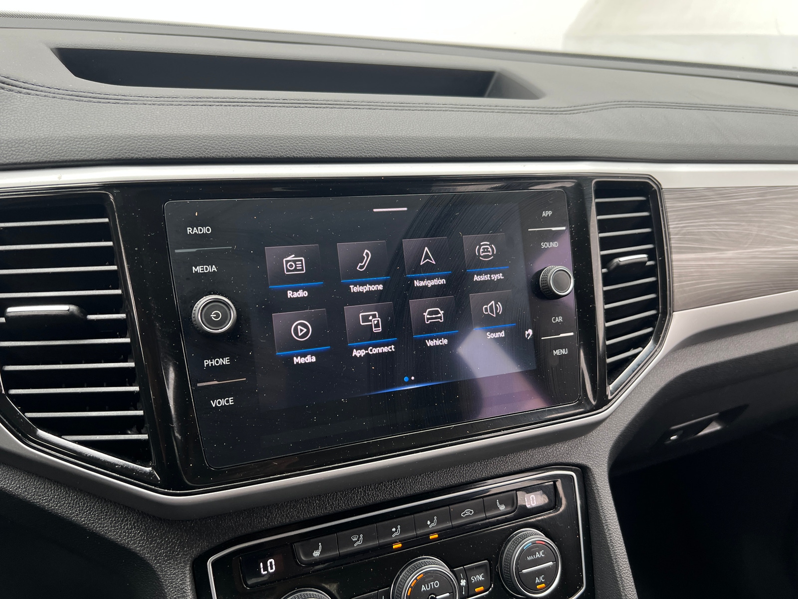 Thumbnail: 2022 Volkswagen Atlas - 4